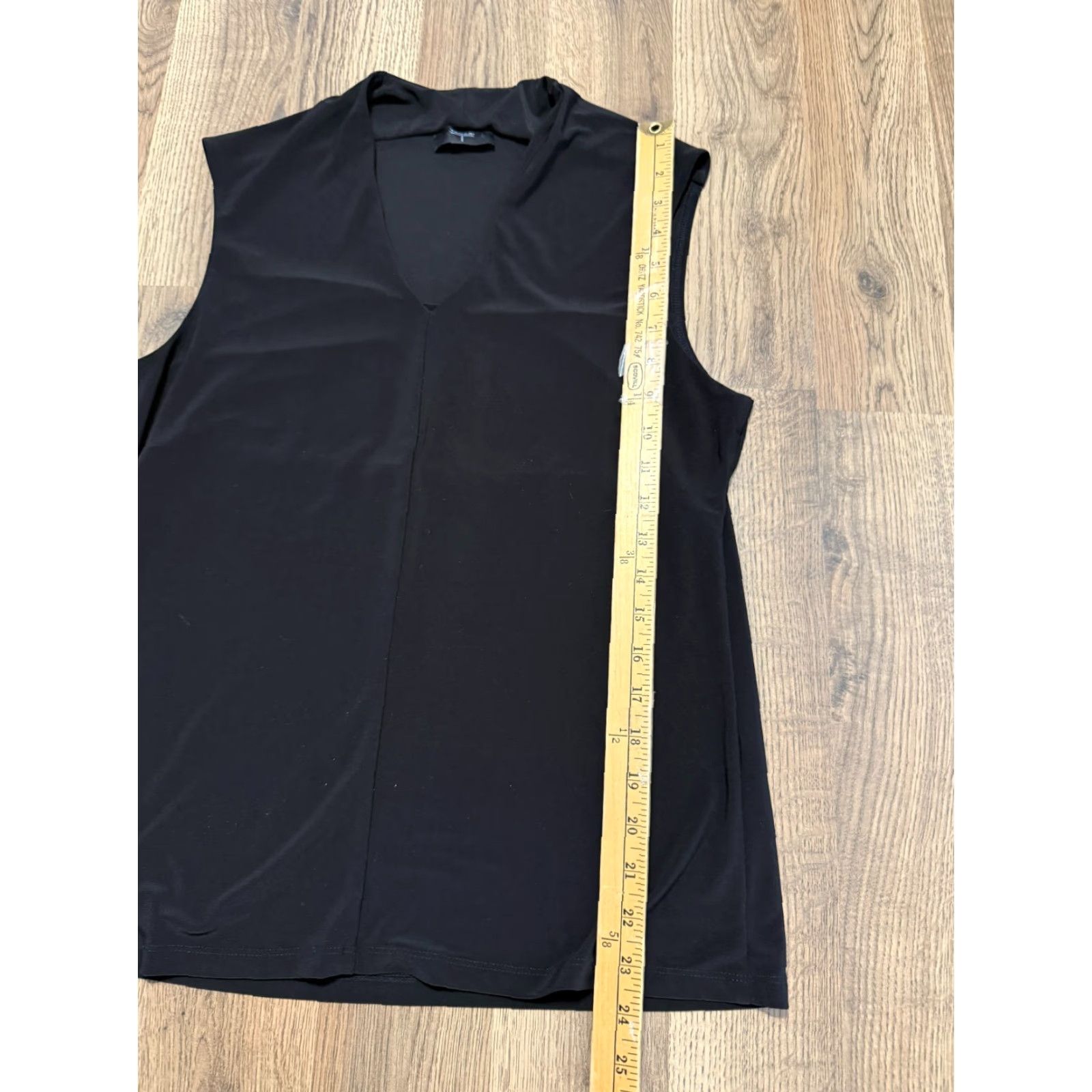 Vintage Tahari Blouse Women Size S Black V-Neck Sleeveless Casual Formal Shirts Shirts Womens Black V-Neck Tahari Blouse Modern Classic 90s? Size S / US 4 / IT 40 - 7 Thumbnail