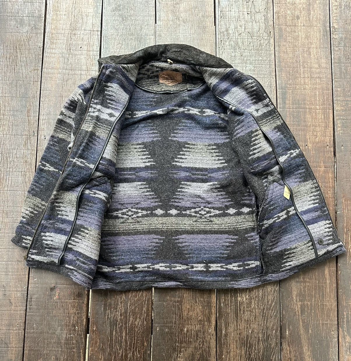 Woolrich Woolen Mills Wool rich long sleeve navajo design Size US L / EU 52-54 / 3 - 6 Thumbnail