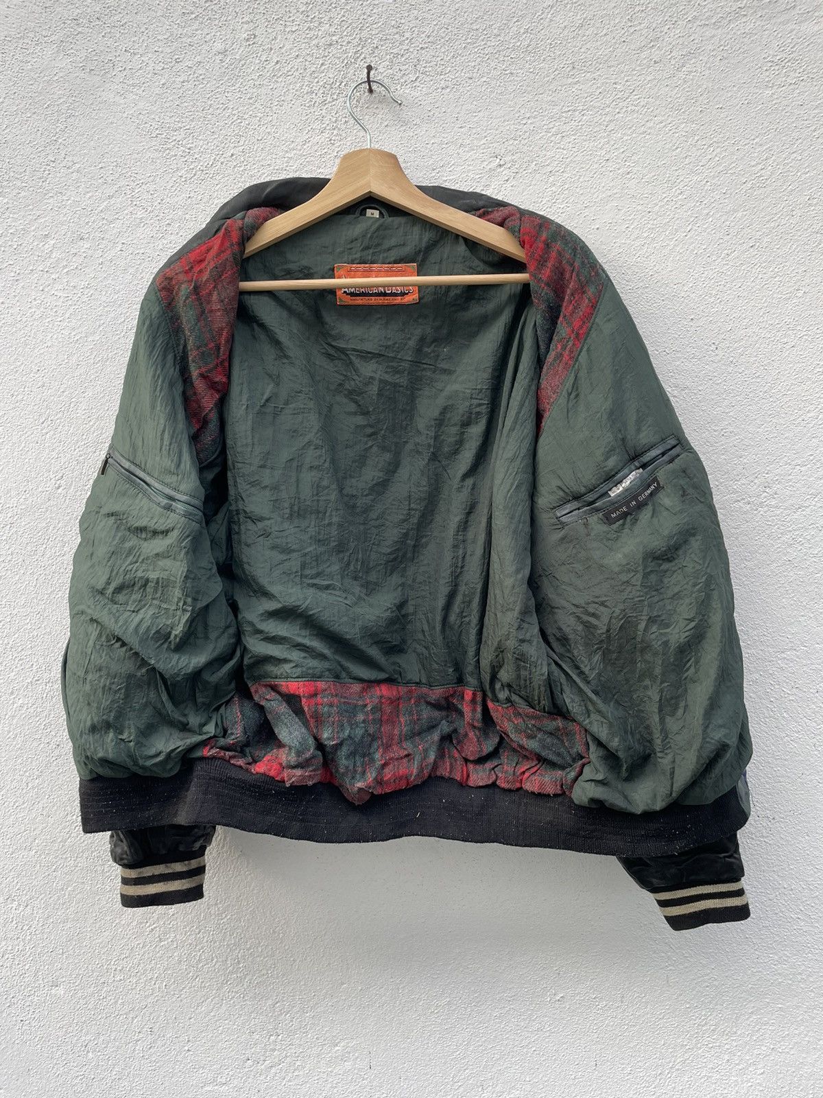 Other Vintage Leather Bomber Jacket Wolf Head Patch Size M Size US M / EU 48-50 / 2 - 15 Thumbnail