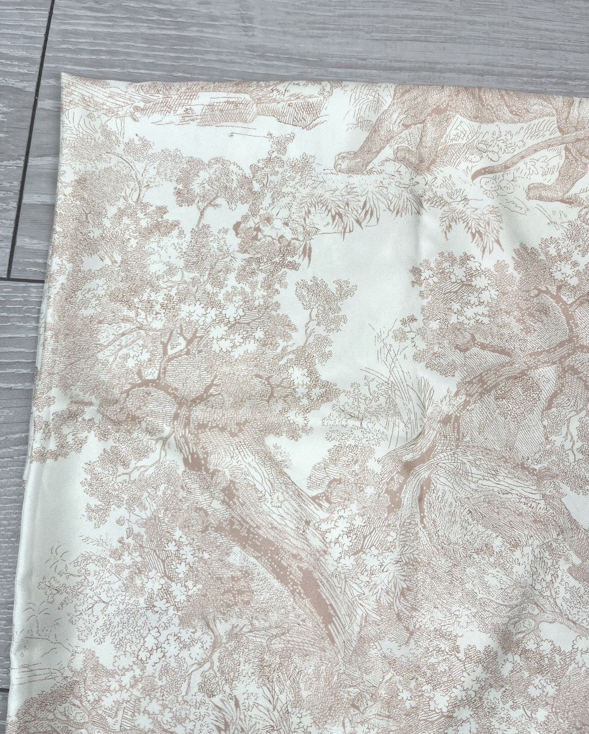 Dior Christian Dior 100% Silk Animal Print Womens Scarf Size ONE SIZE - 12 Thumbnail