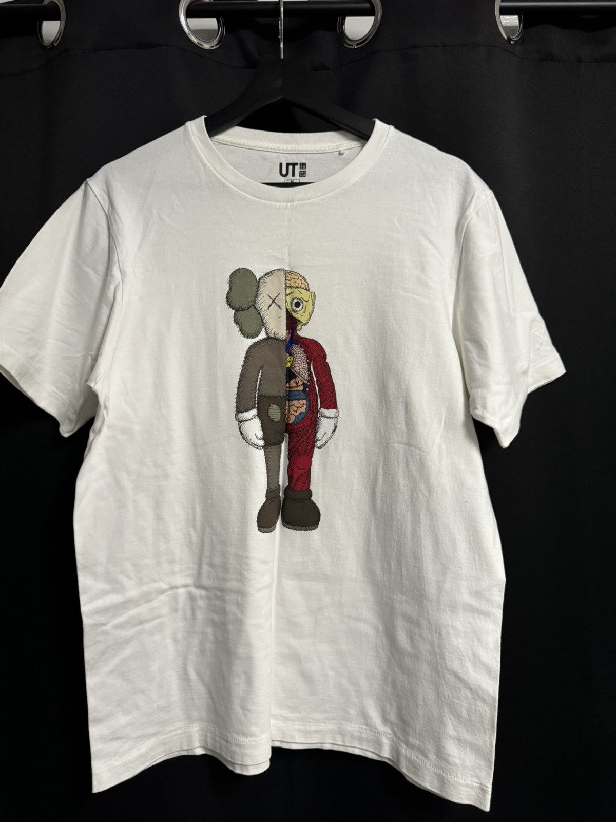 Kaws × Uniqlo Uniqolo x Kaws Tee Size US M / EU 48-50 / 2 - 1 Thumbnail