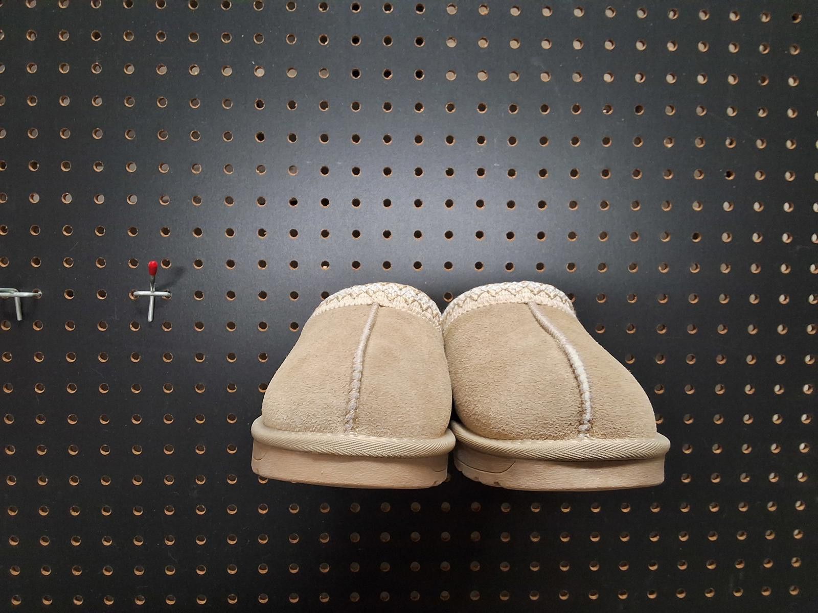 Unknown London Cozy Beige Women's Slippers - Grab 'Em Before They're Gone! Size US 7.5 / IT 37.5 - 7 Thumbnail