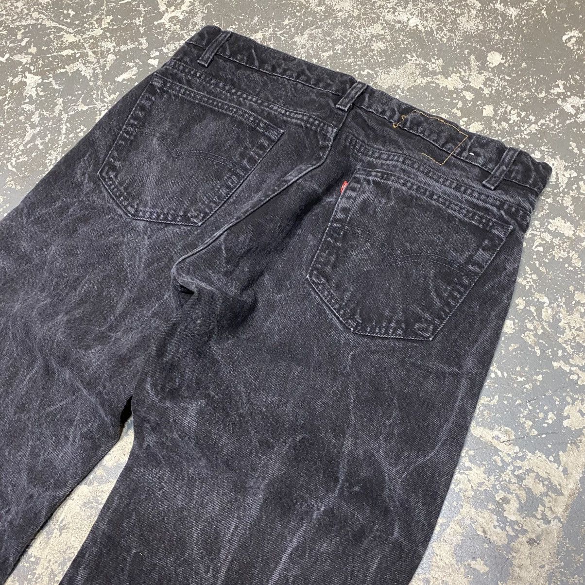 Levi's × Vintage Vintage Levi’s 550 Relaxed Fit Black Faded Jeans USA 90s Size US 35 - 8 Thumbnail