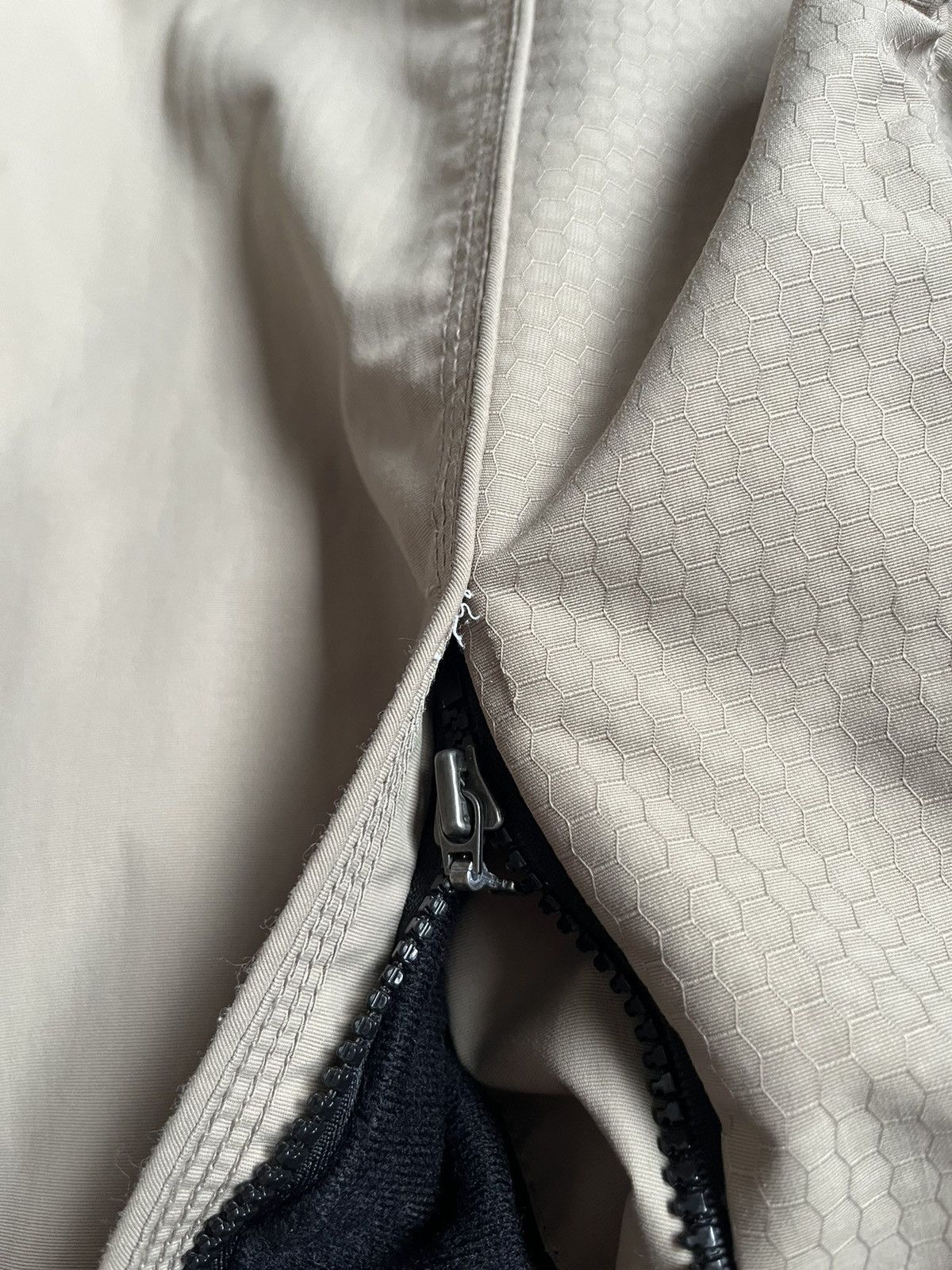 Oakley Vintage Oakley Men Beige WaterProof Jacket With Fleece Vest Size US L / EU 52-54 / 3 - 10 Thumbnail