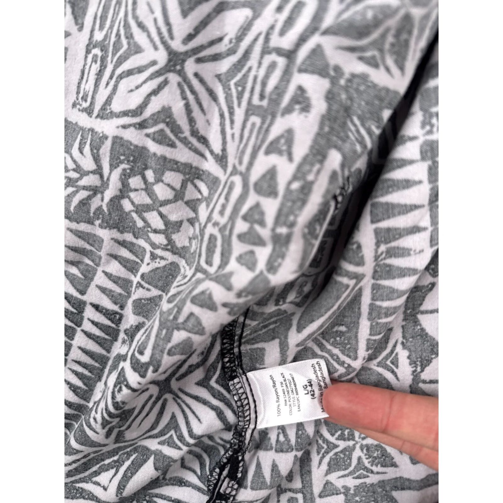 George VINTAGE George Shirt Mens Large Black White Floral Tribal Native 100% Rayon Pocket Size US L / EU 52-54 / 3 - 4 Thumbnail