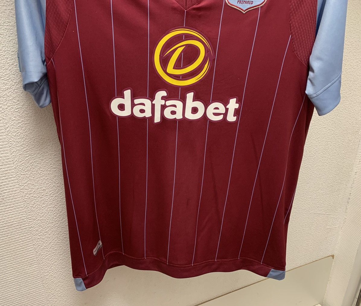 Macron Aston Villa AVFC macron soccer jersey M dafabet Size US M / EU 48-50 / 2 - 4 Thumbnail