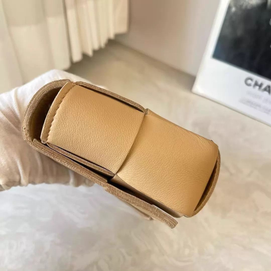Bottega Veneta BVCassette Waist Bag Lambskin 18x10 Small Like New Size ONE SIZE - 5 Thumbnail