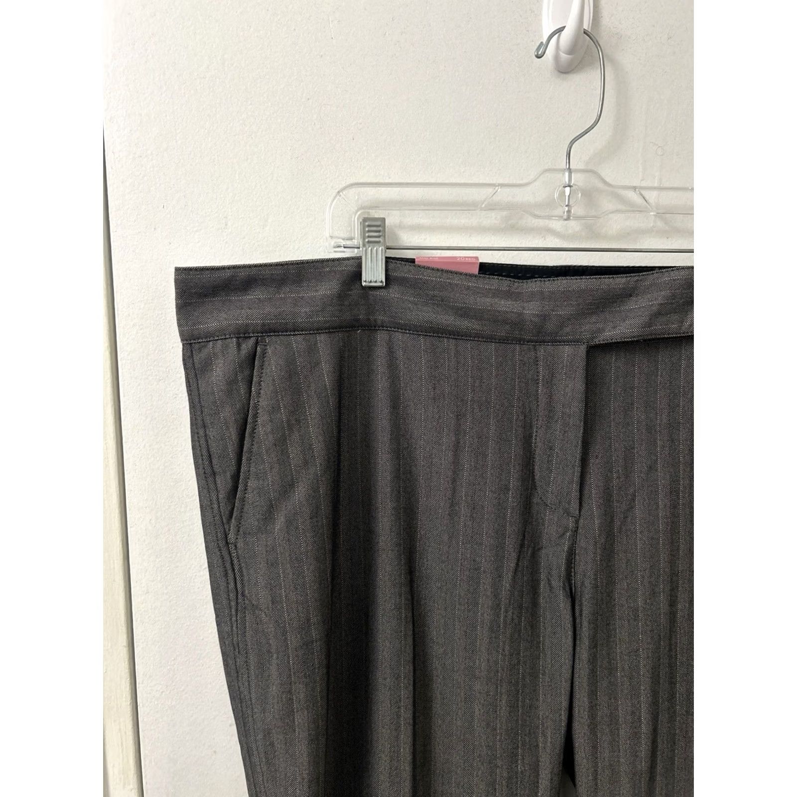 Old Navy Old Navy Dress Pants Womens Regular Size 42x33 Grey Herringbone Pinstripe Wide-Leg Cuffed NWT Size 28" / US 6 / IT 42 - 4 Thumbnail