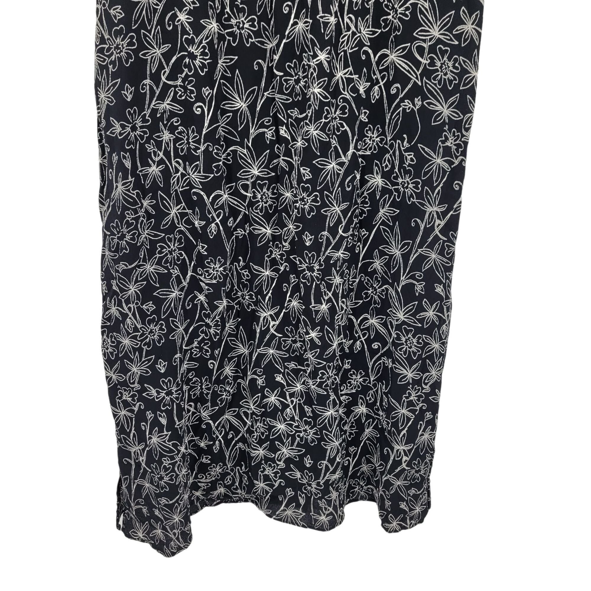 Vintage Vintage Maxi Skirt M Black White Floral Rayon Button Front Size 26" / US 2 / IT 38 - 11 Thumbnail