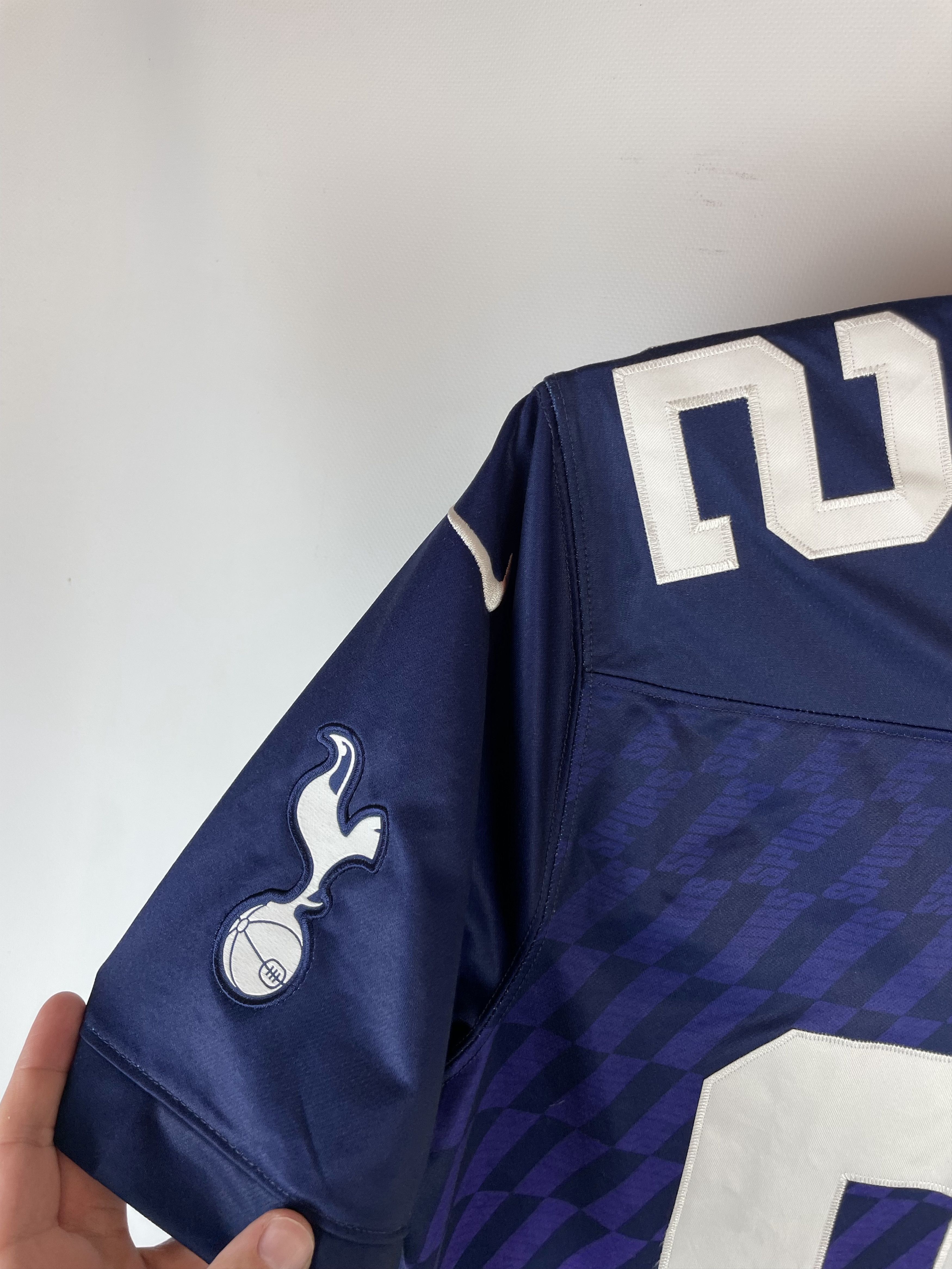 NFL Nike Tottenham Spurs soccer jersey Football rare 82 logo Size US M / EU 48-50 / 2 - 6 Thumbnail