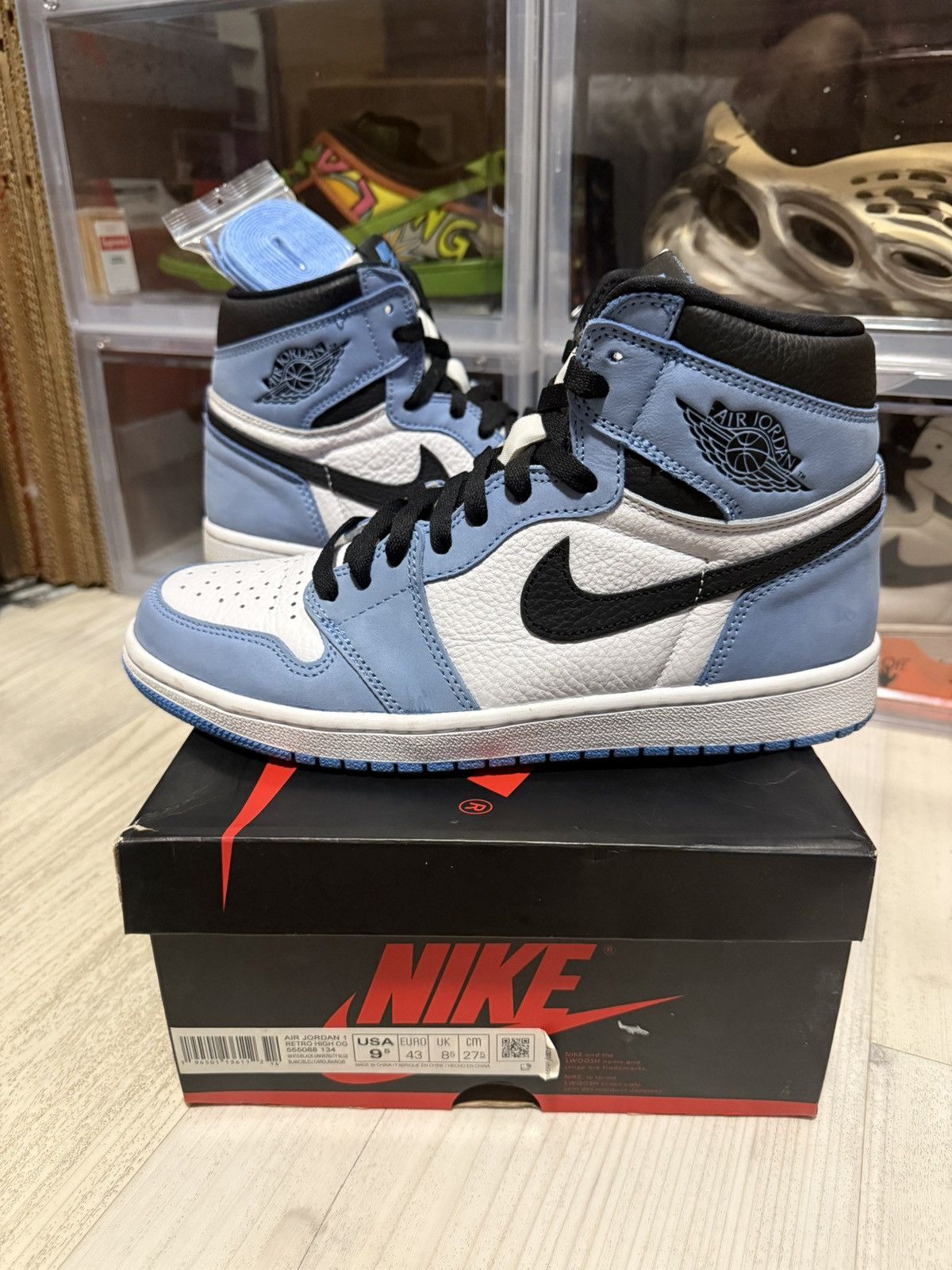 Jordan Brand Air Jordan 1 Retro High OG University Blue Size US 9.5 / EU 42-43 - 1 Thumbnail