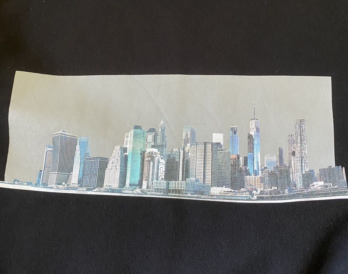 H&M H&M Men’s Black Sweatshirt Large New York Skyline Print Size US L / EU 52-54 / 3 - 2 Thumbnail