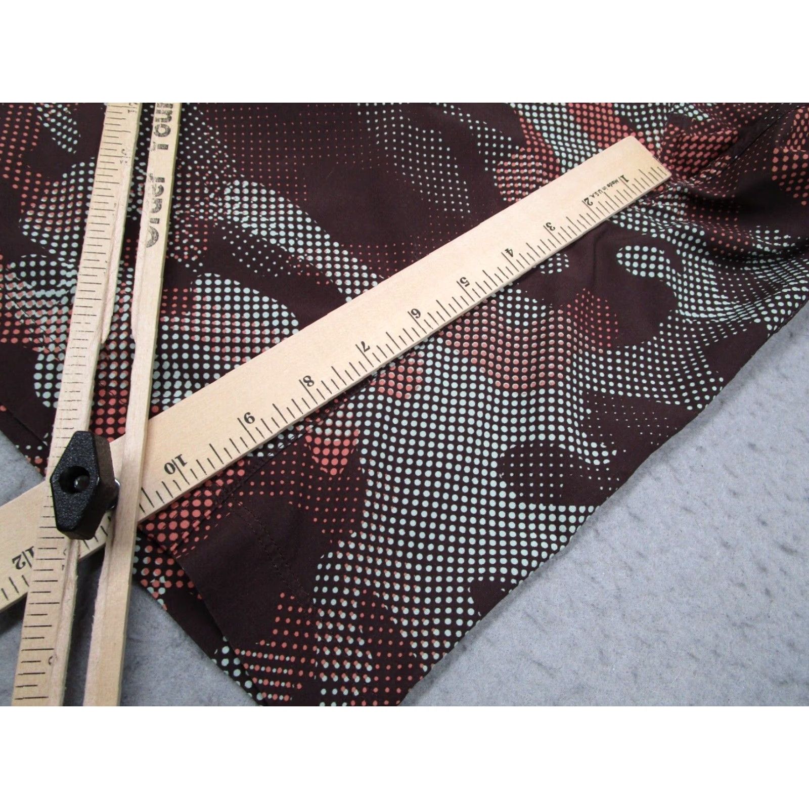 Lululemon Lululemon Mens Shorts M Red Camouflage 10" Unlined Beach Workout Gym Yoga Drawstring Pocket Logo Casual Size US 31 - 4 Thumbnail