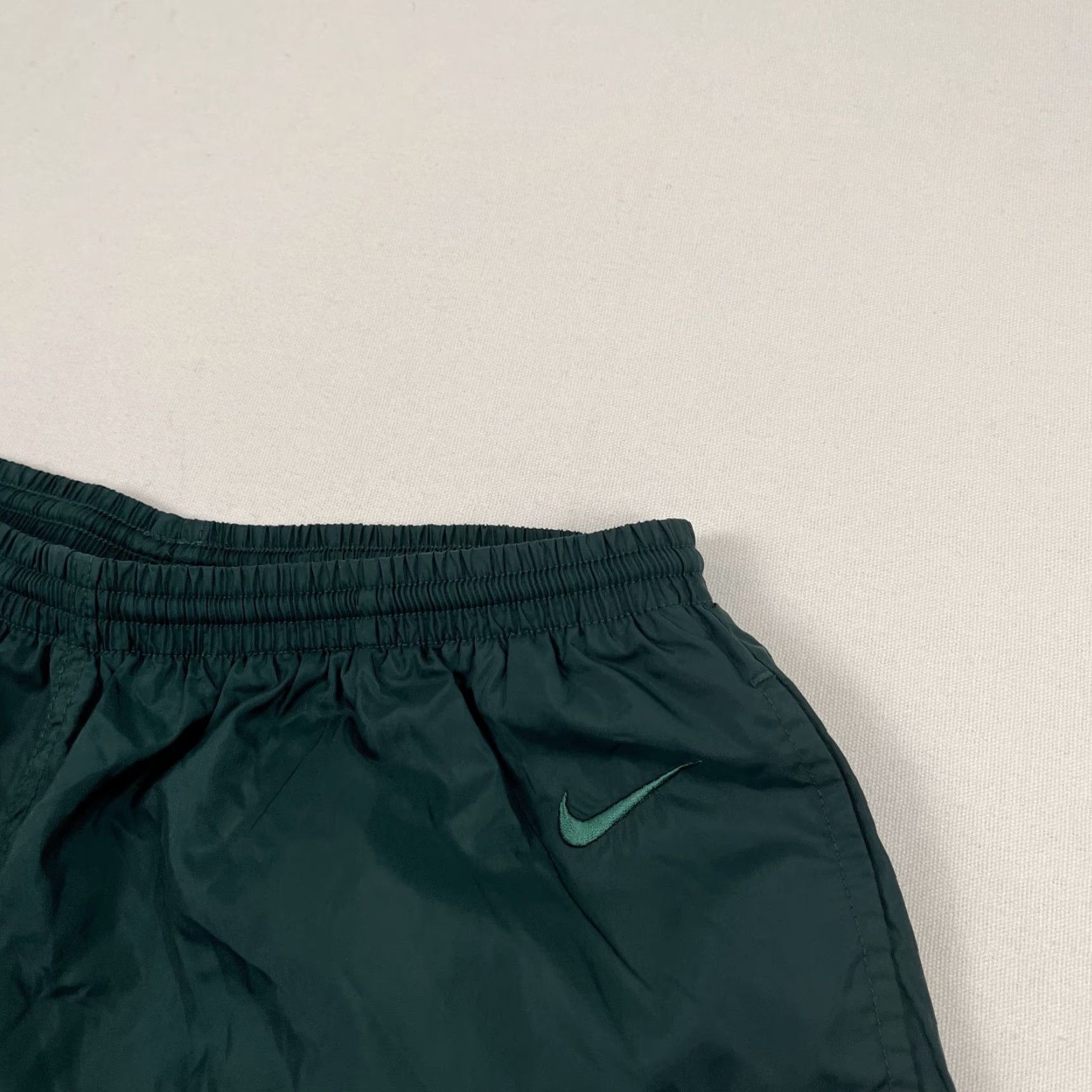 Nike VINTAGE Nike Windbreaker Track Pants Men XL Forest Green Tapered Ankle Zip Y2K 32" Inseam Pockets 90s Outdoor Classic Nike Air Pants Mens XL Green Size US 36 / EU 52 - 3 Thumbnail