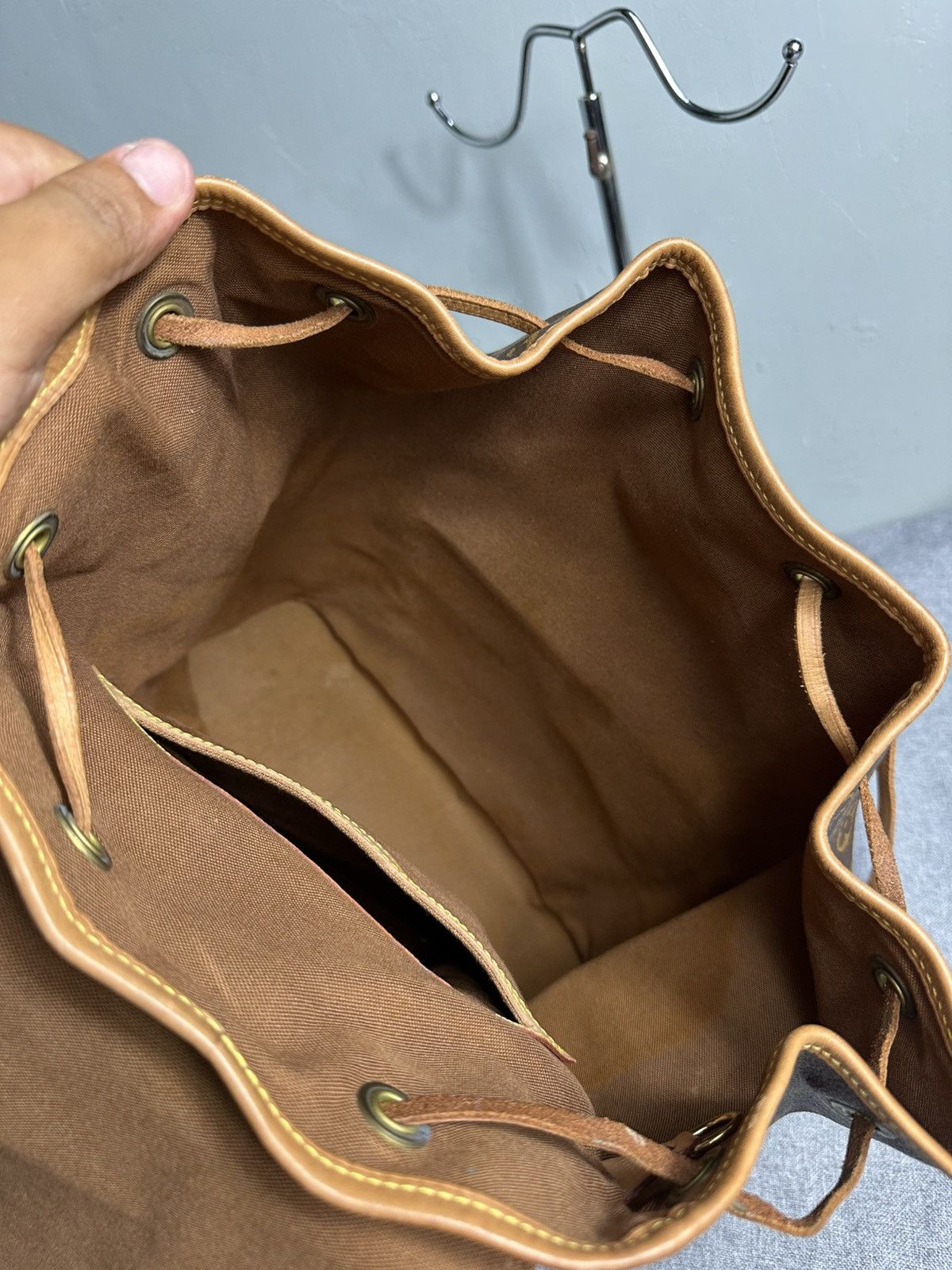 Louis Vuitton Louis Vuitton 1999 Montsouris GM Monogram Backpack Size ONE SIZE - 13 Thumbnail