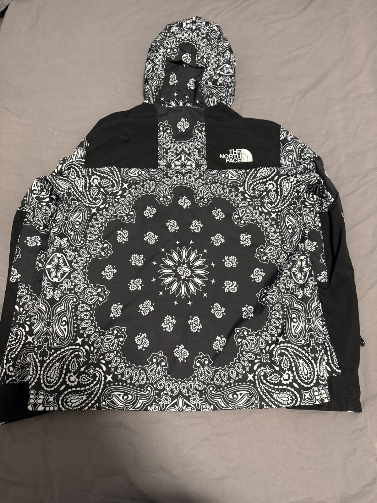 The North Face Supreme north face tnf black bandana paisley mountain Jacket Size US M / EU 48-50 / 2 - 2 Thumbnail