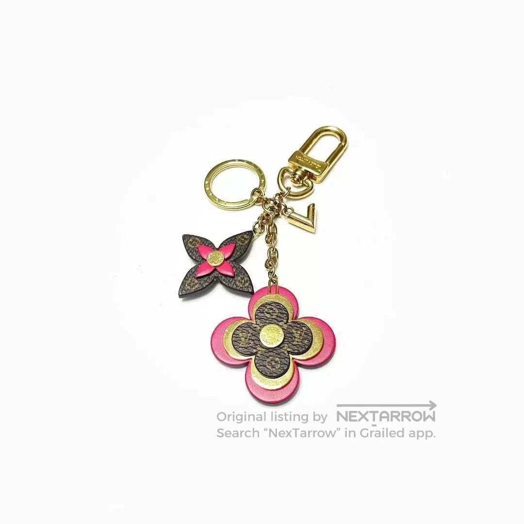 Louis Vuitton Louis Vuitton Blooming Flowers Keychain. Size ONE SIZE - 1 Thumbnail