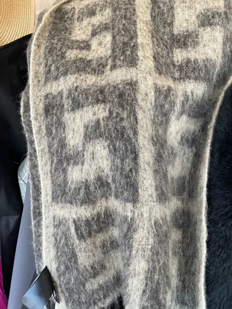 Fendi Fendi size 120cm*45cm Large Shawl Size ONE SIZE - 1 Thumbnail