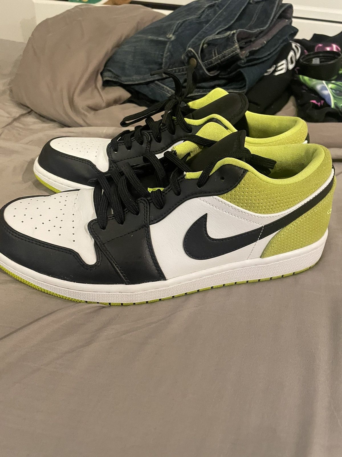 Jordan Brand Jordan 1 Black Cyber Size US 11 / EU 44 - 2 Thumbnail