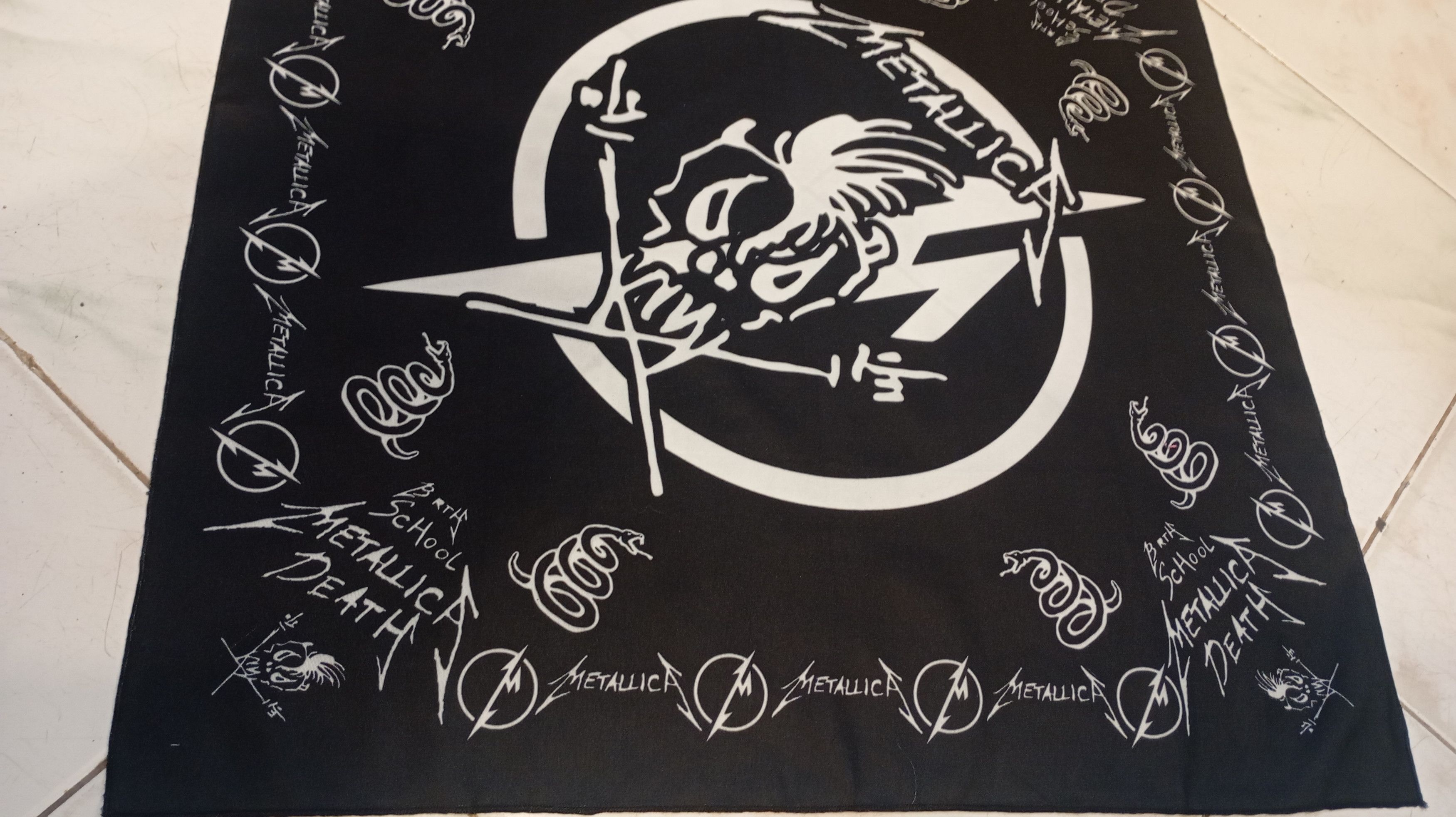 Band Tees Bandana Handkerchief Rock Band Metallica Streetwear Size ONE SIZE - 4 Thumbnail