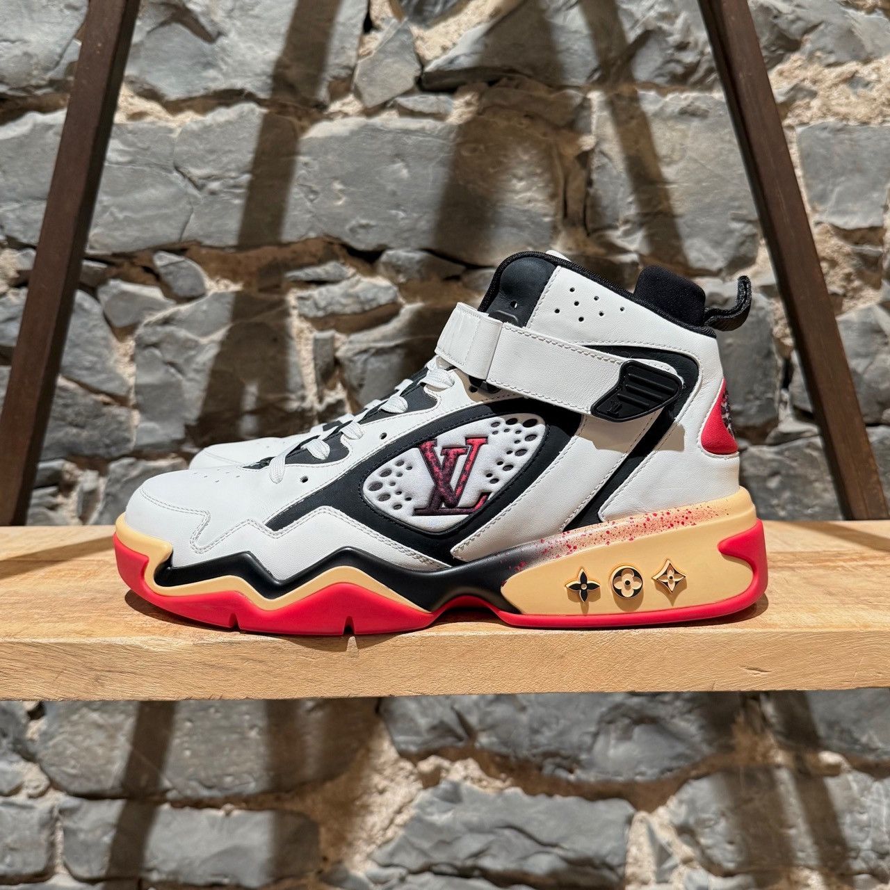 Louis Vuitton Louis Vuitton FW22 White Red Trainer 2 Basketball Sneakers Size US 8.5 / EU 41-42 - 7 Thumbnail