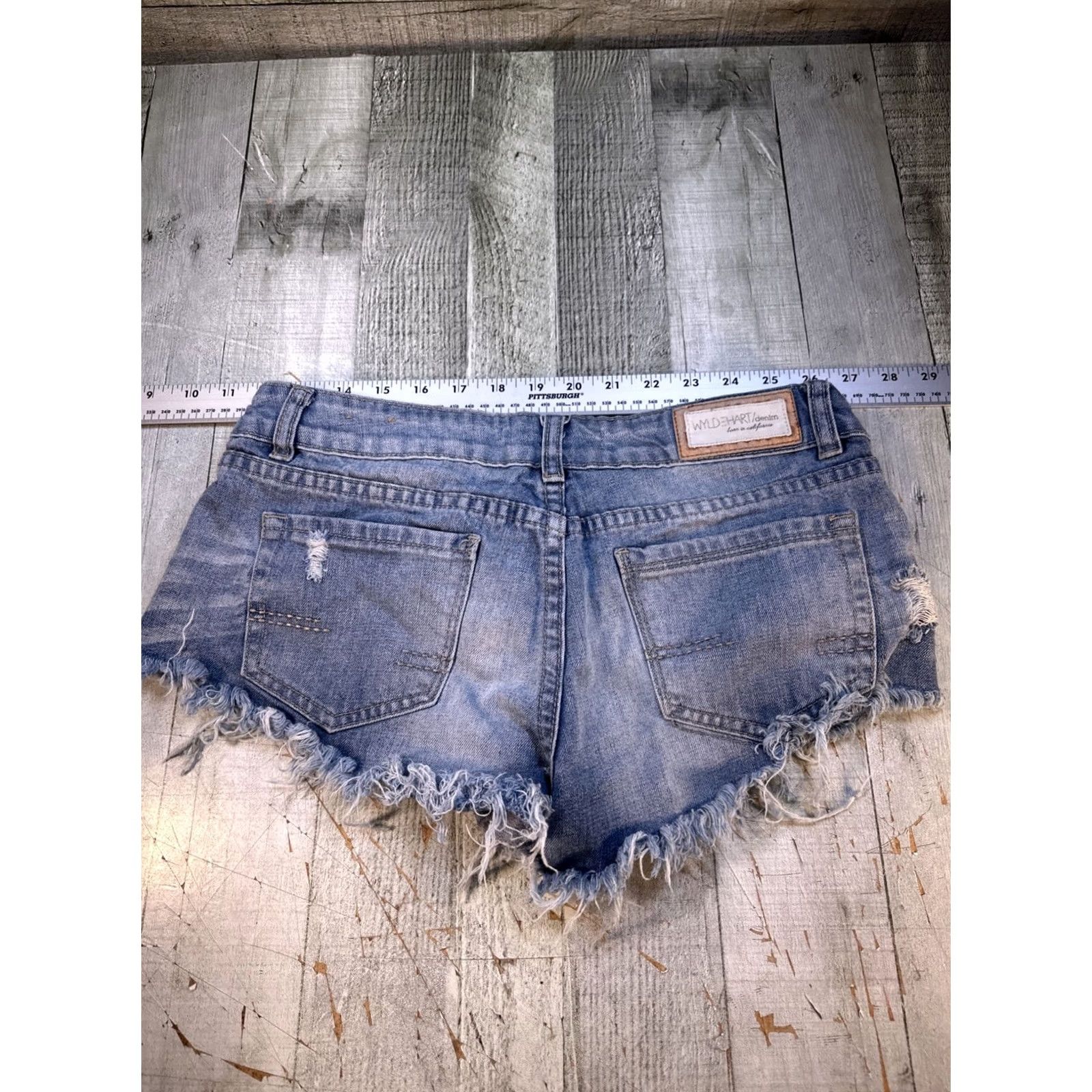 Denime Wyld Hart Cut-Off Denim Shorts Womens Size 7 Blue 100% Cotton Low Rise Casual Summer Spring Fall Mens? Womens Size 28" / US 6 / IT 42 - 2 Thumbnail
