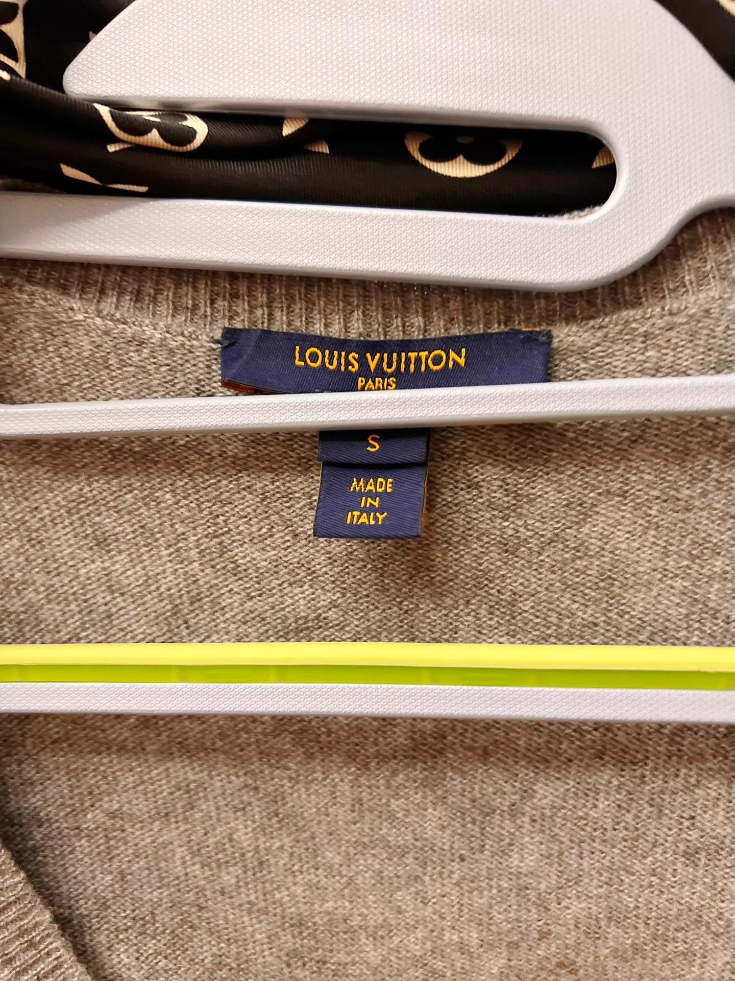 Louis Vuitton LV Gray Cashmere Short-Sleeve Oversized S Unworn Sweater Size S / US 4 / IT 40 - 3 Thumbnail