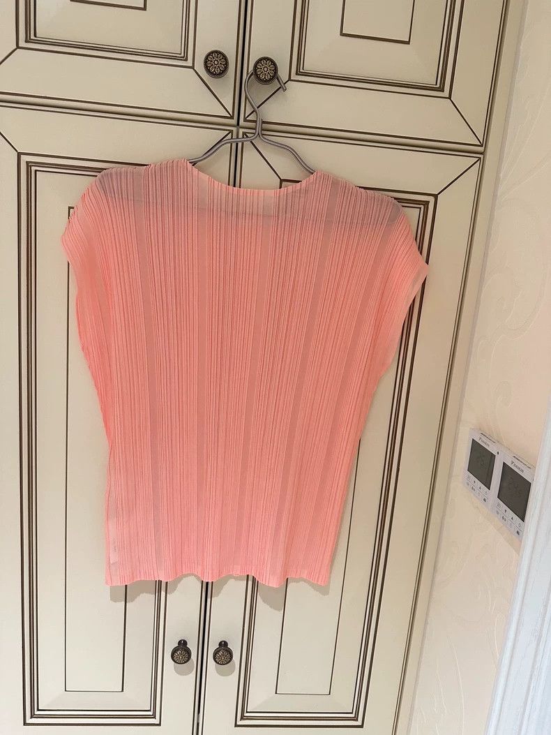 Issey Miyake Issey Miyake size:3 Pink pleated top Size M / US 6-8 / IT 42-44 - 2 Thumbnail