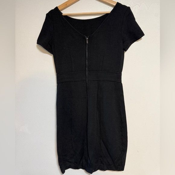 St. John St. John Black Short Sleeve Sheath Dress Size 4 Size S / US 4 / IT 40 - 9 Thumbnail