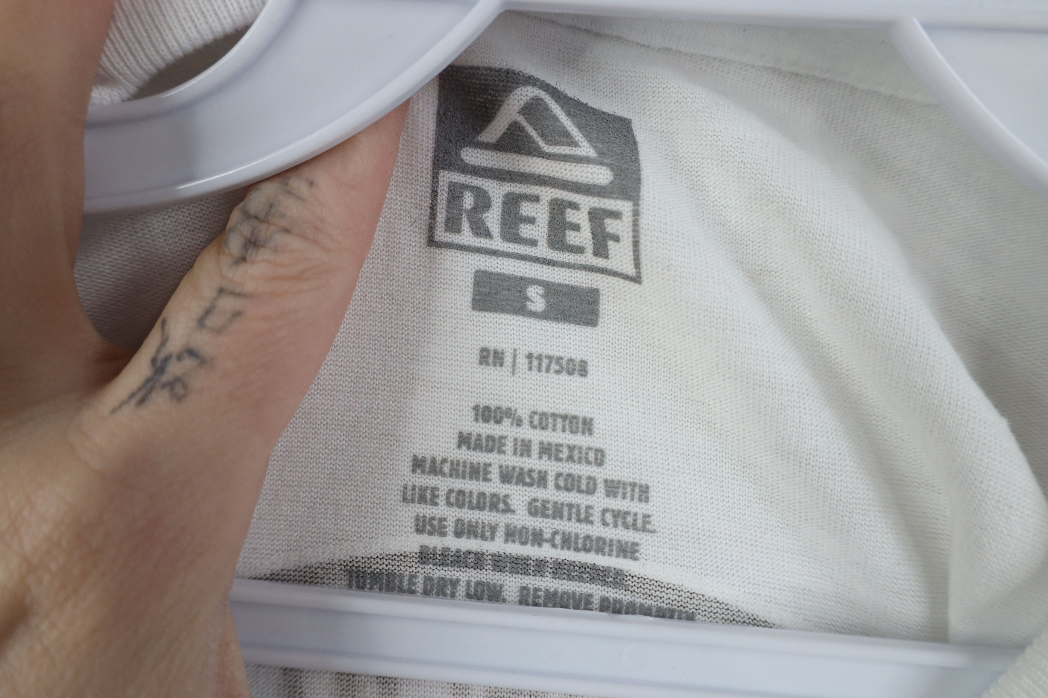 Vintage Reef Surfing Spell Surfboard Knit Long Sleeve T-Shirt White Size US S / EU 44-46 / 1 - 5 Thumbnail