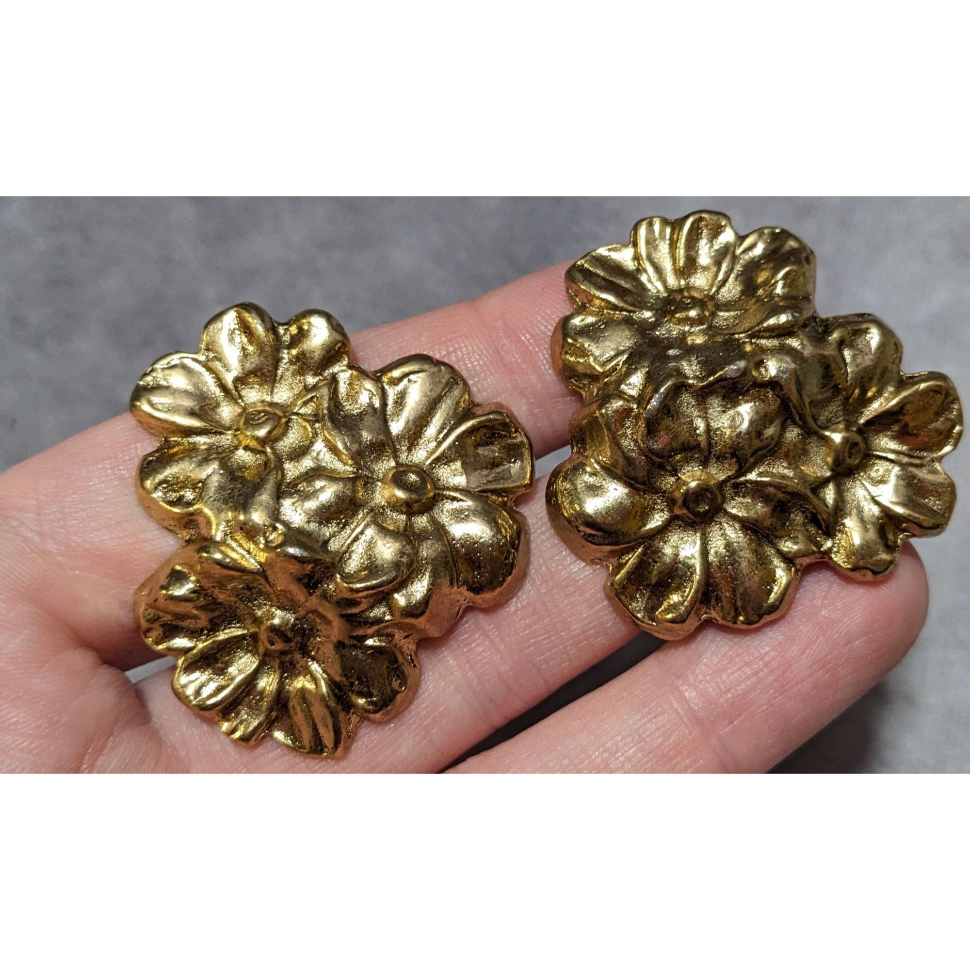 Other Vintage Cottagecore Large Floral Gold Tone Pins (2) Size ONE SIZE - 6 Thumbnail