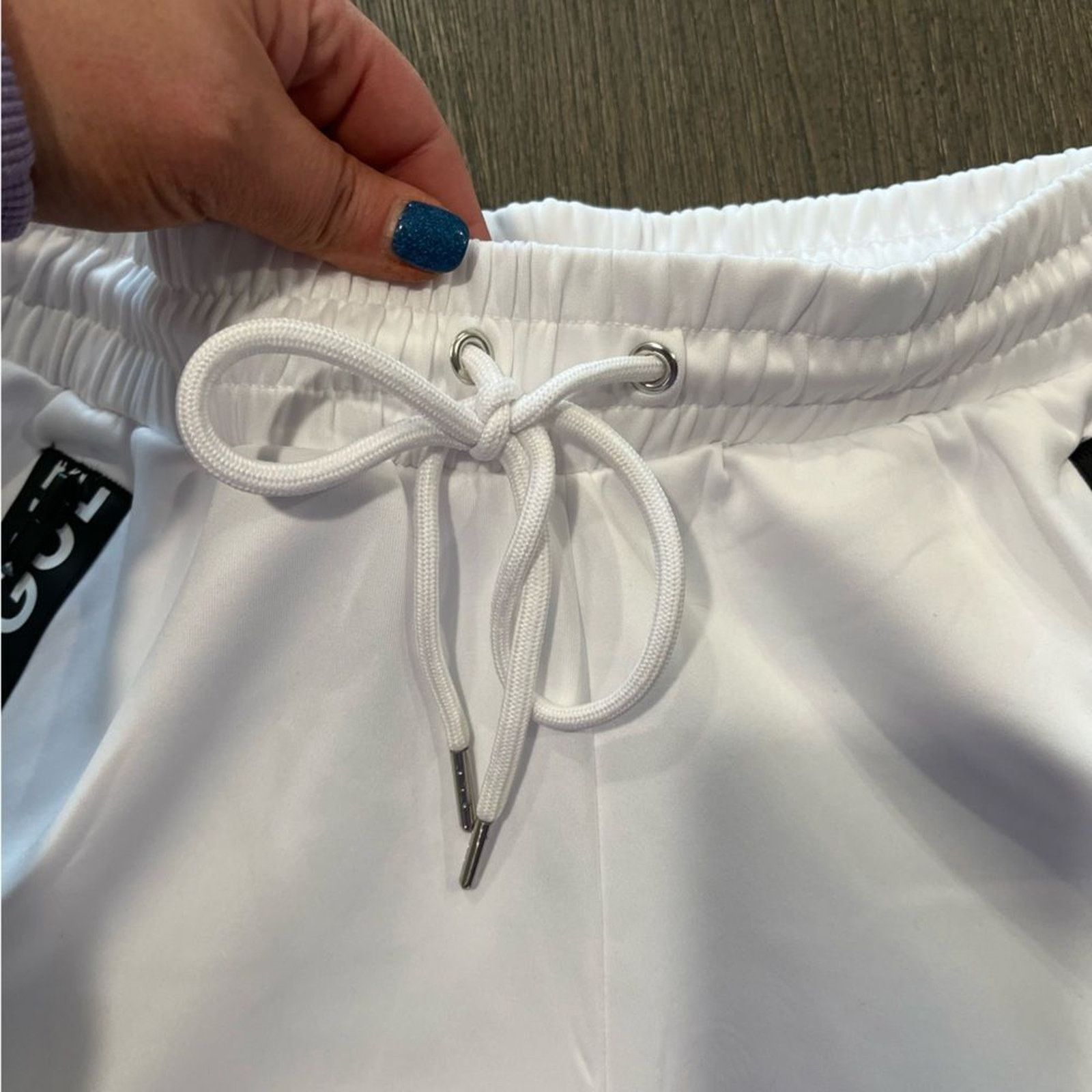 Guess NWOT Guess White Cropped Jogger Sweatpants Size M Size 27" / US 4 / IT 40 - 5 Thumbnail