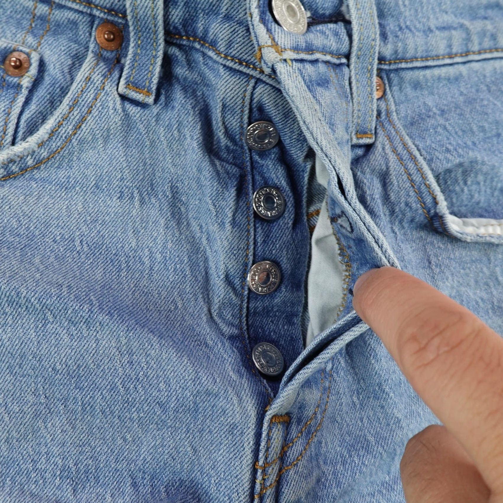 Levi's Levi's Women's Shorts W26 Blue Denim 501 Distressed Mini Cutoff Button Fly Casual Summer Festival Size 26" / US 2 / IT 38 - 3 Thumbnail