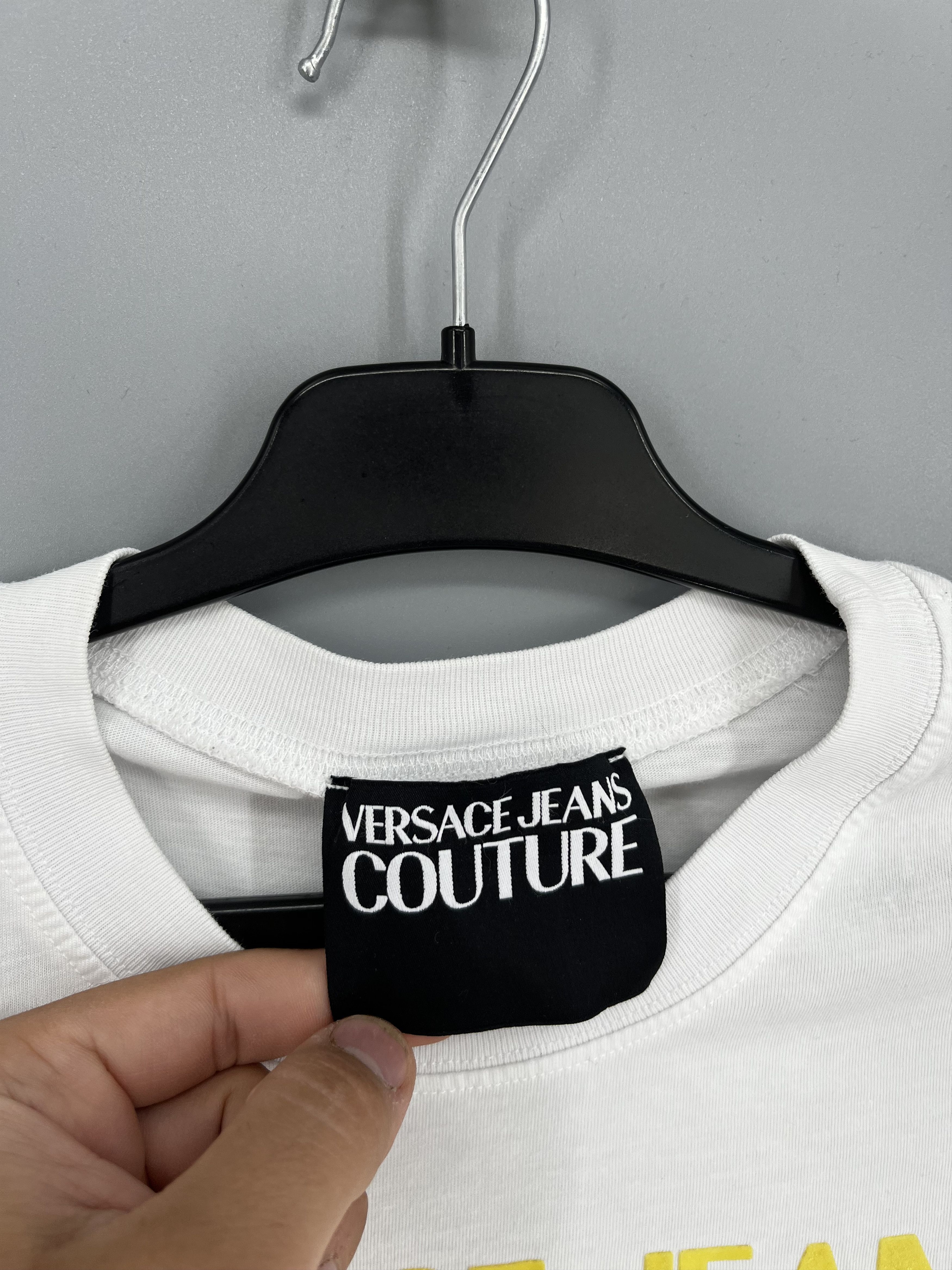 Versace VERSACE JEANS COUTURE GOLD LOGO T SHIRT-WHITE Size M / US 6-8 / IT 42-44 - 8 Thumbnail