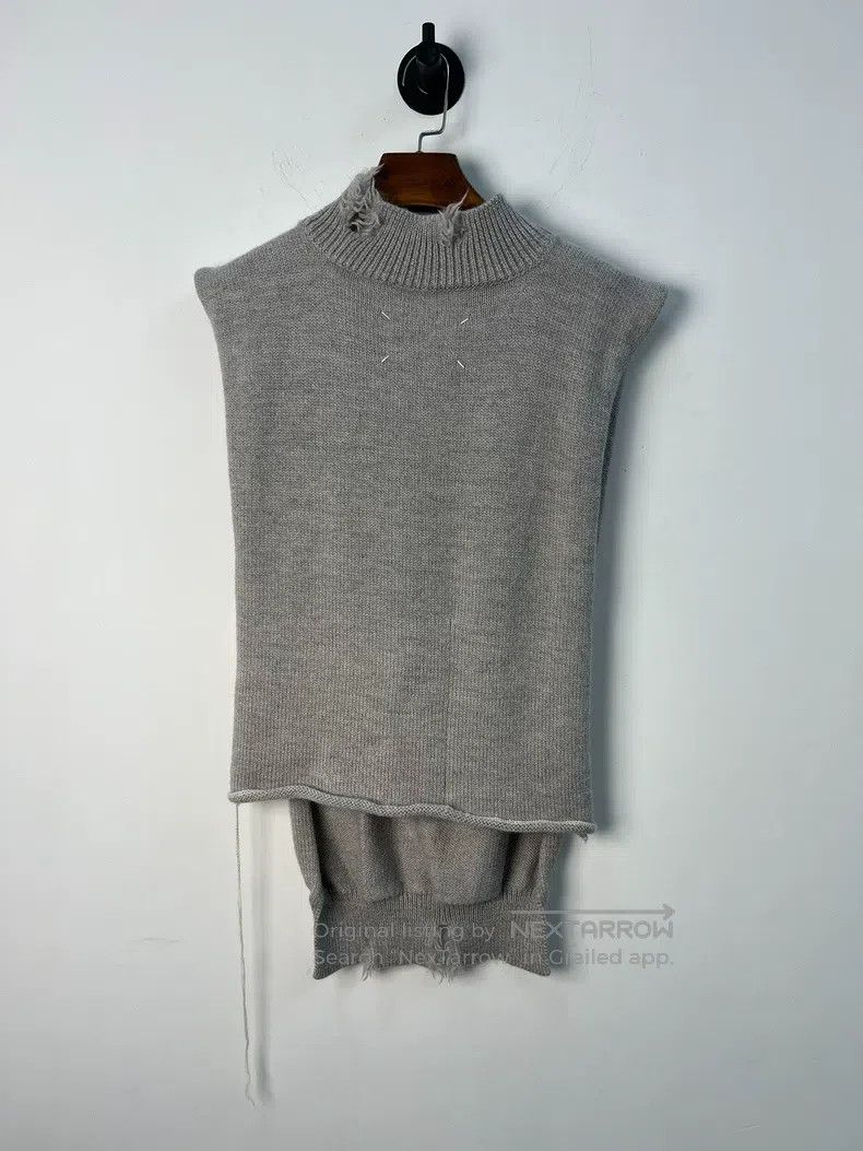 Maison Margiela Maison Margiela Gray woollen knitted horse shawl Size US S / EU 44-46 / 1 - 2 Thumbnail