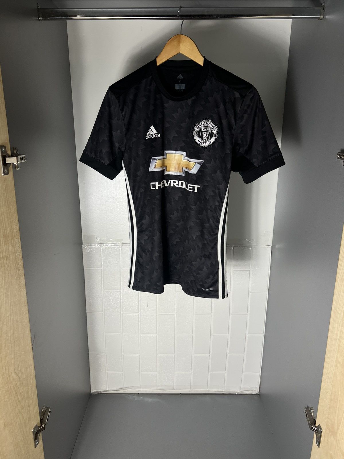Vintage ADIDAS FC MANCHESTER UNITED ENGLAND SOCCER JERSEY RETRO Y2K Size US S / EU 44-46 / 1 - 2 Thumbnail