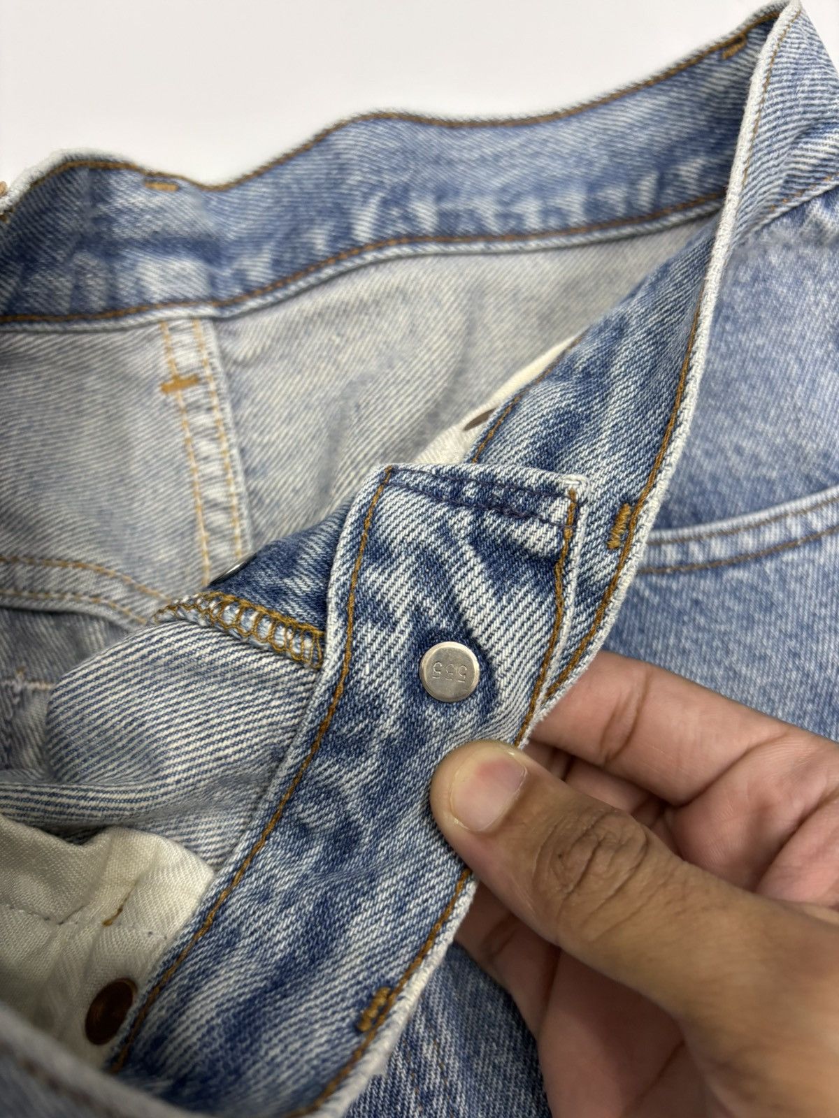 Levi's Vintage Clothing 🔥VINTAGE LEVIS 501 SHORT DISTRESSED DENIM JEANS Size US 26 / EU 42 - 11 Thumbnail