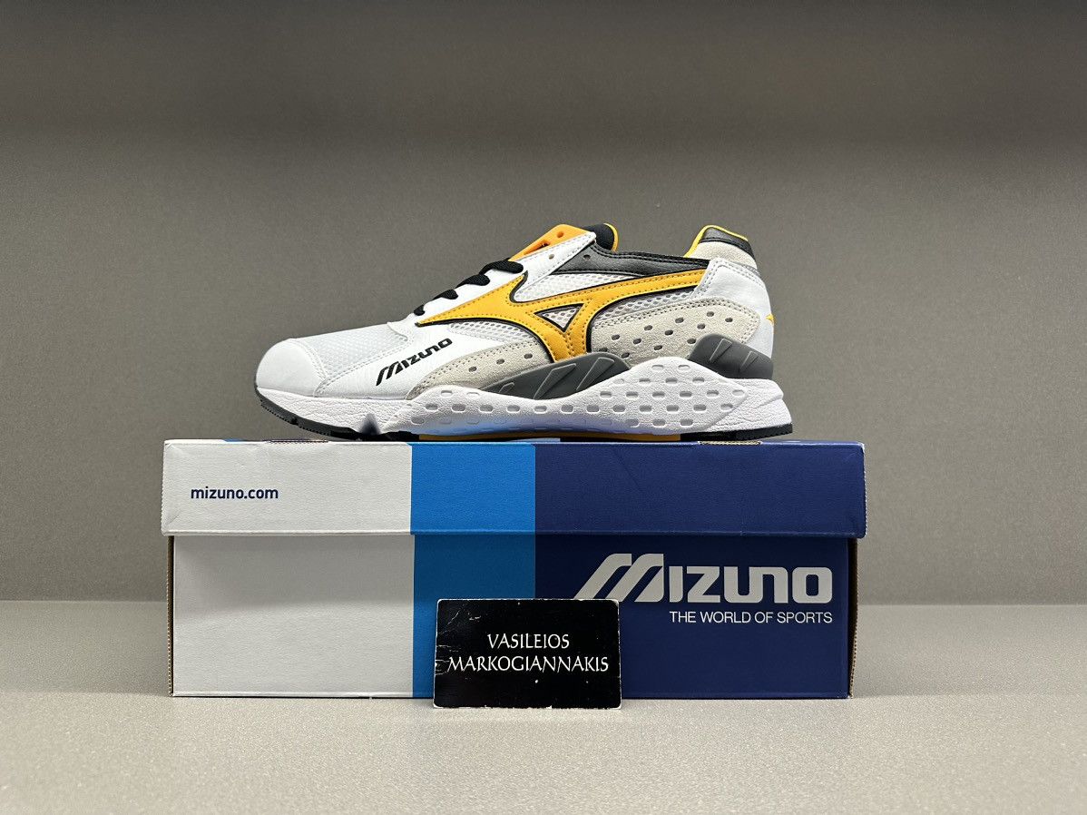 image of Mizuno Mondo Control White Yellow Shoes, Men's (Size 10)