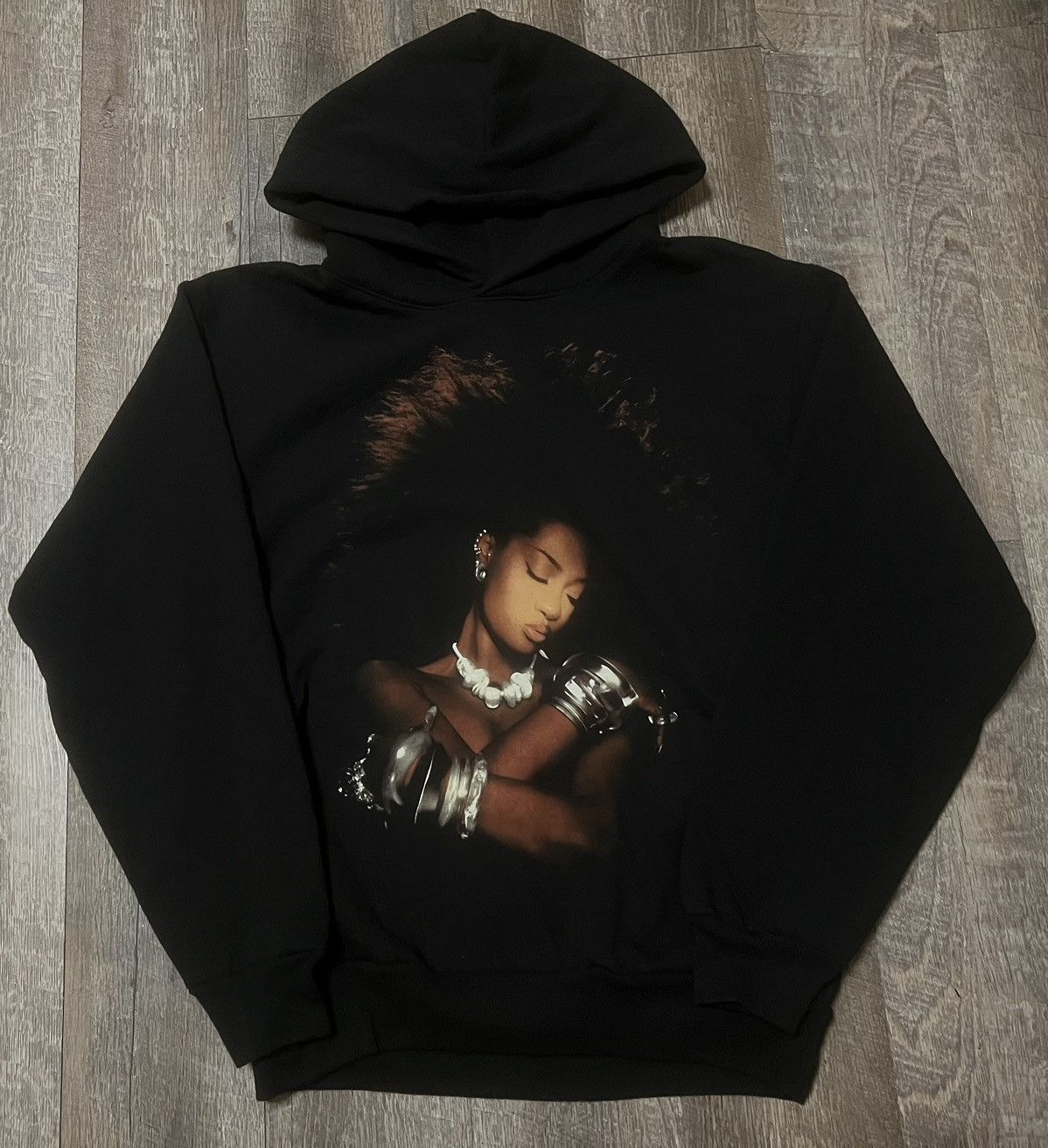 Band Tees Tems Born in the Wild World Tour Hoodie size Medium Size US M / EU 48-50 / 2 - 1 Thumbnail
