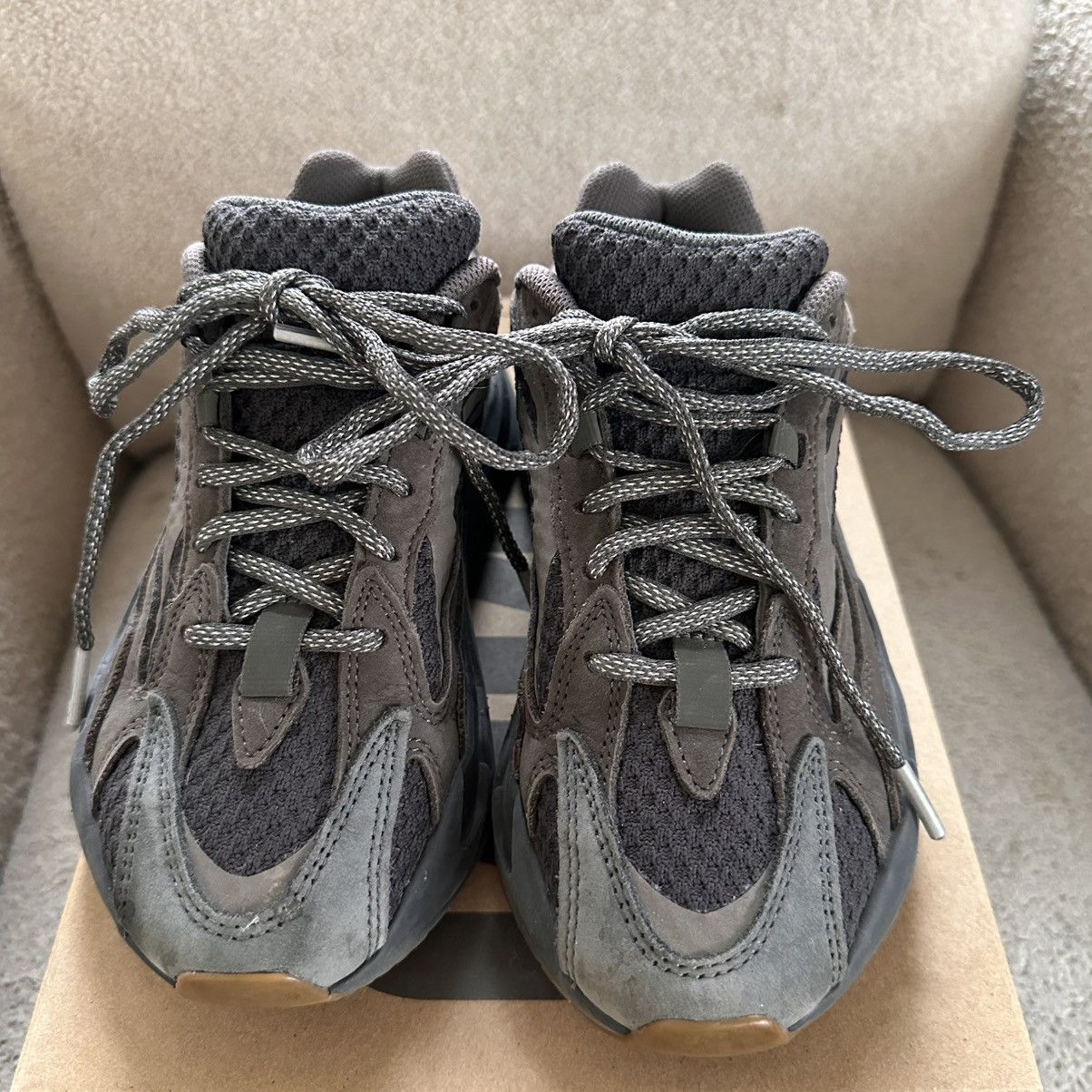 Adidas × Yeezy Yeezy Boost 700 V2 SIZE 4 Size US 5 / EU 37 - 4 Thumbnail