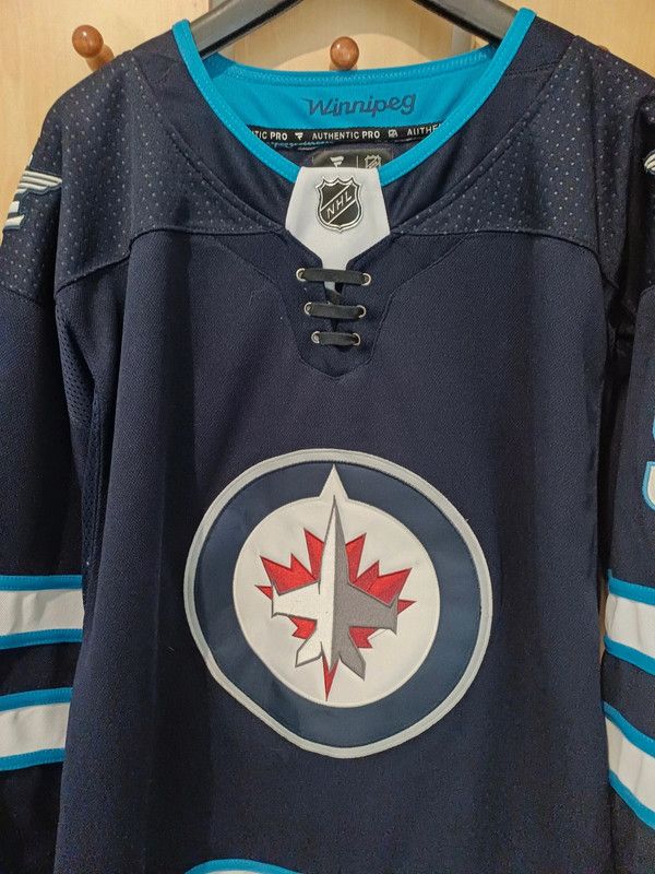 NHL × Vintage Fanatics Nhl Winnipeg Jets Hockey Jersey Size US M / EU 48-50 / 2 - 5 Thumbnail