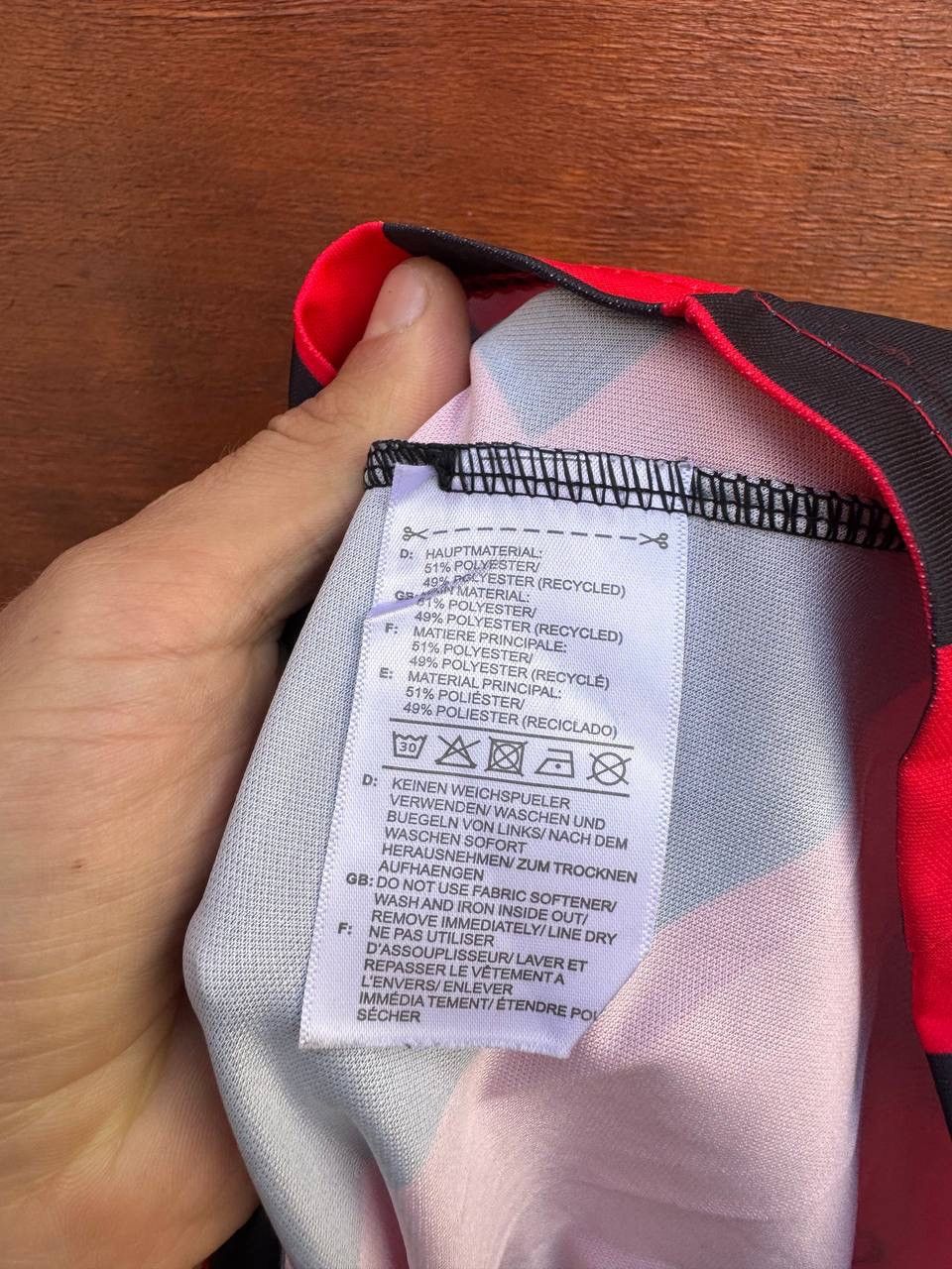 Mizuno Hokkaido Consadole 2022/2023 Home Mizuno Japan Football sz L Size US L / EU 52-54 / 3 - 2 Thumbnail