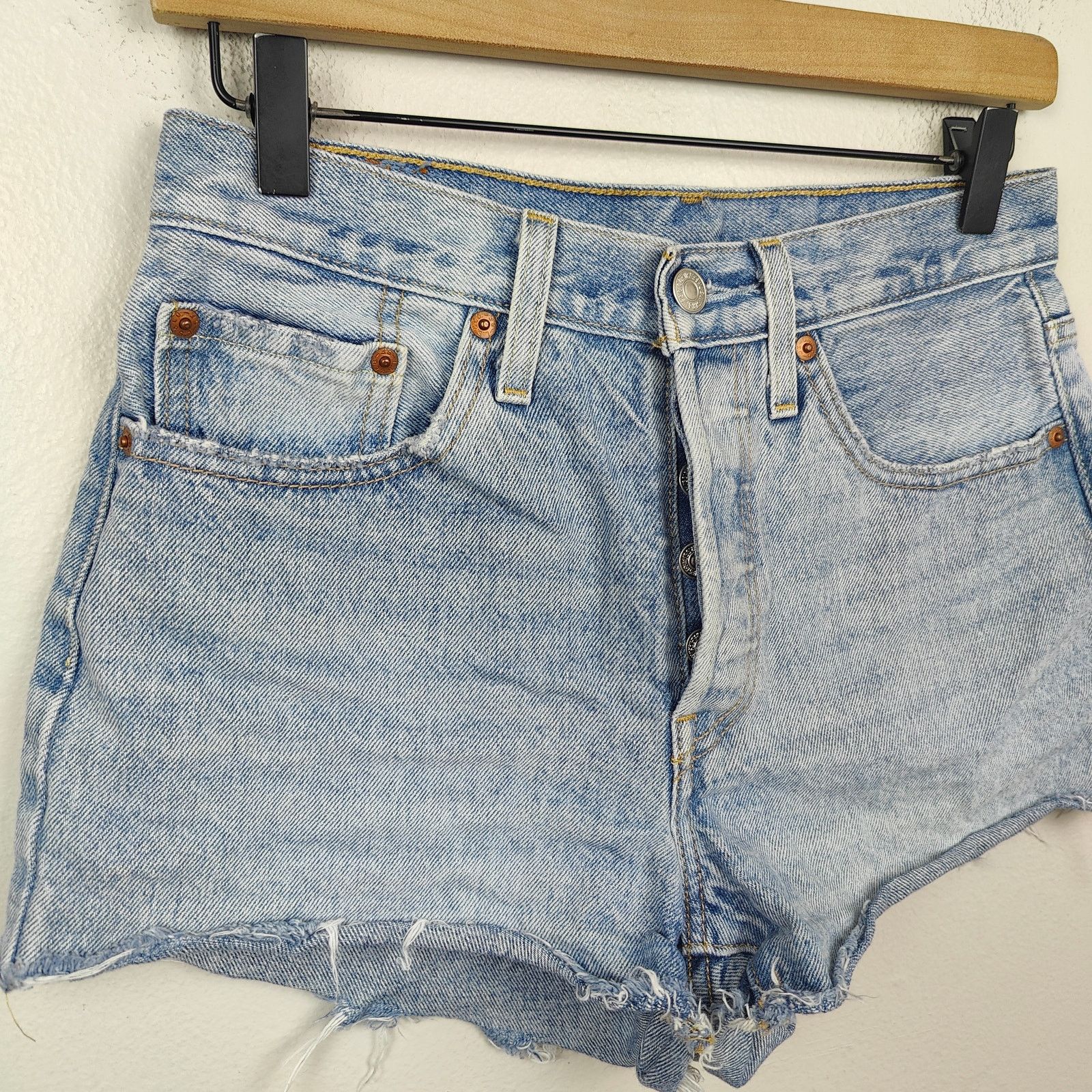 Levi's Levis 501 Shorts Womens 26 Denim Cut Offs Light Wash Size 26" / US 2 / IT 38 - 2 Thumbnail