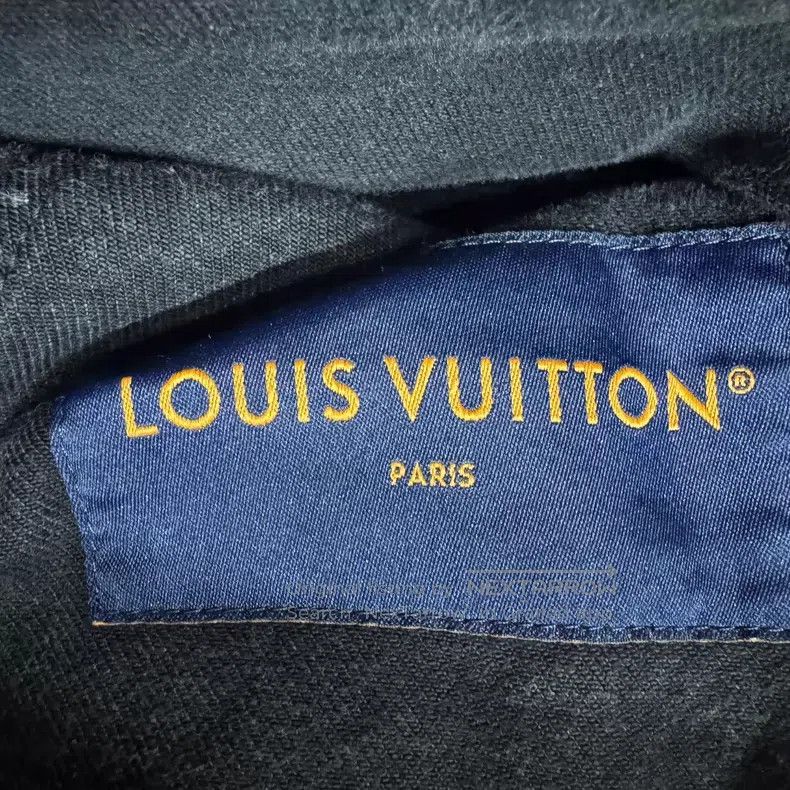 Louis Vuitton Louis Vuitton The latest blue and black gradient embossed Size US S / EU 44-46 / 1 - 3 Thumbnail