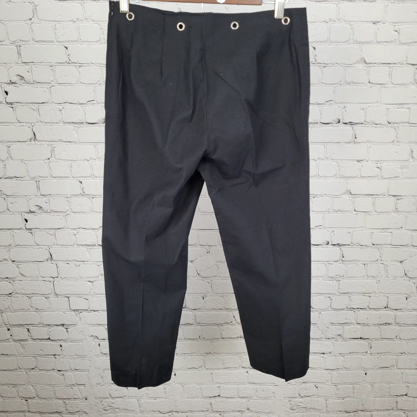 J.McLaughlin J. McLaughlin Black Cotton Cropped Pants Women Size 8 (30x25) Mid Rise Stretch Size 30" / US 8 / IT 44 - 2 Thumbnail