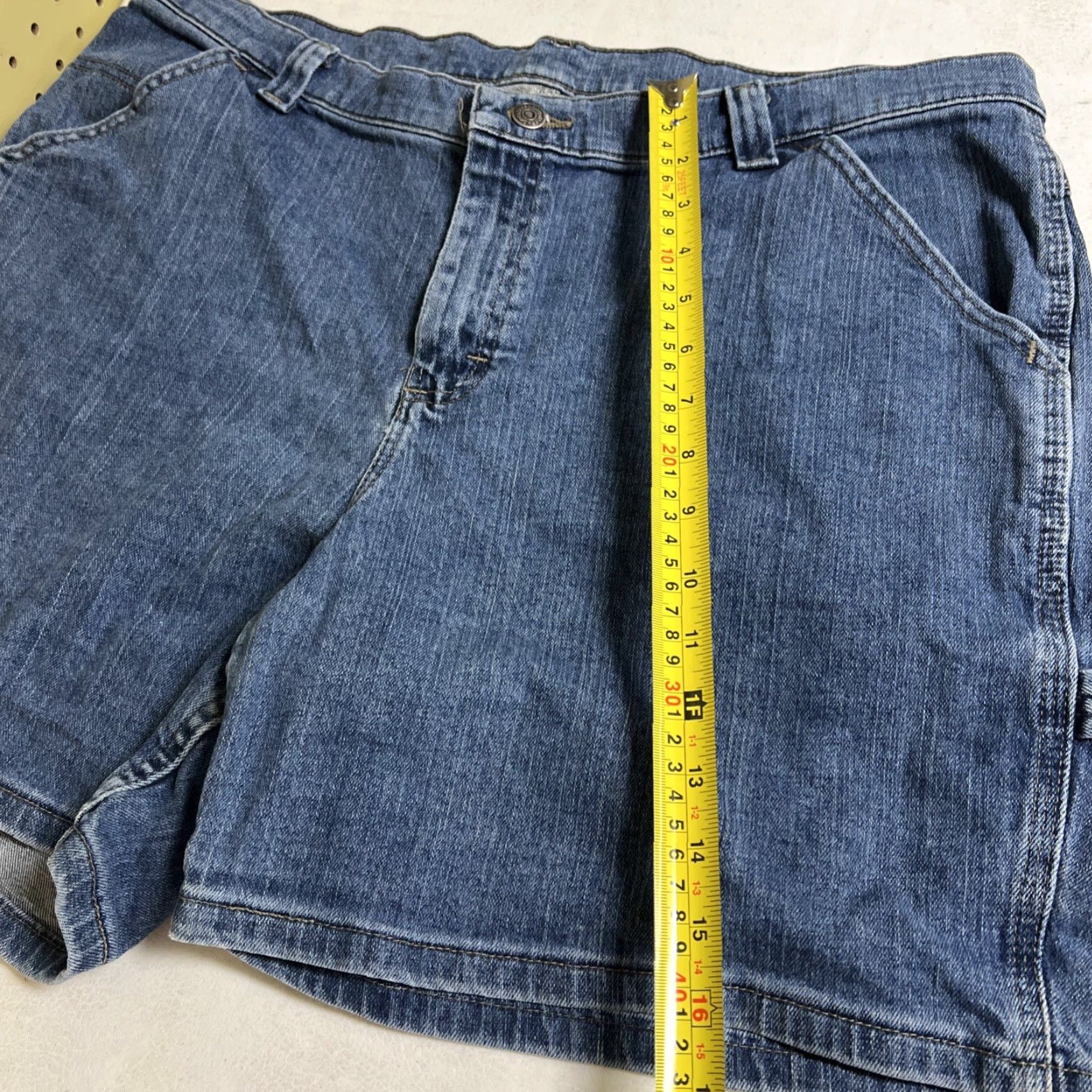 Lee VINTAGE Lee Women's Denim Shorts 18W 38W Carpenter Blue Denim 5-Pocket Regular Rise Mid Front Flat Button Zipper Jeans Short Size 40" / US 18 - 3 Thumbnail