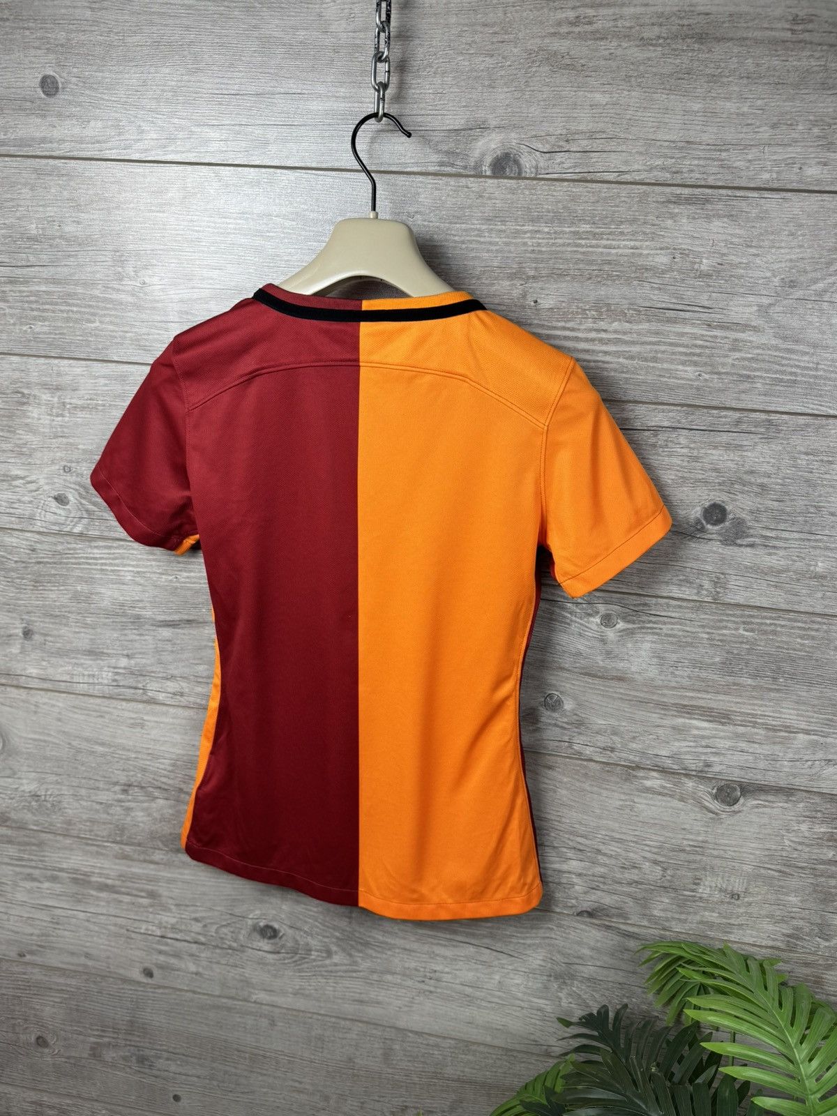 Nike NIKE WOMEN'S GALATASARAY AS 2015/2016 FOOTBALL SHIRT JERSEY Size S / US 4 / IT 40 - 7 Thumbnail