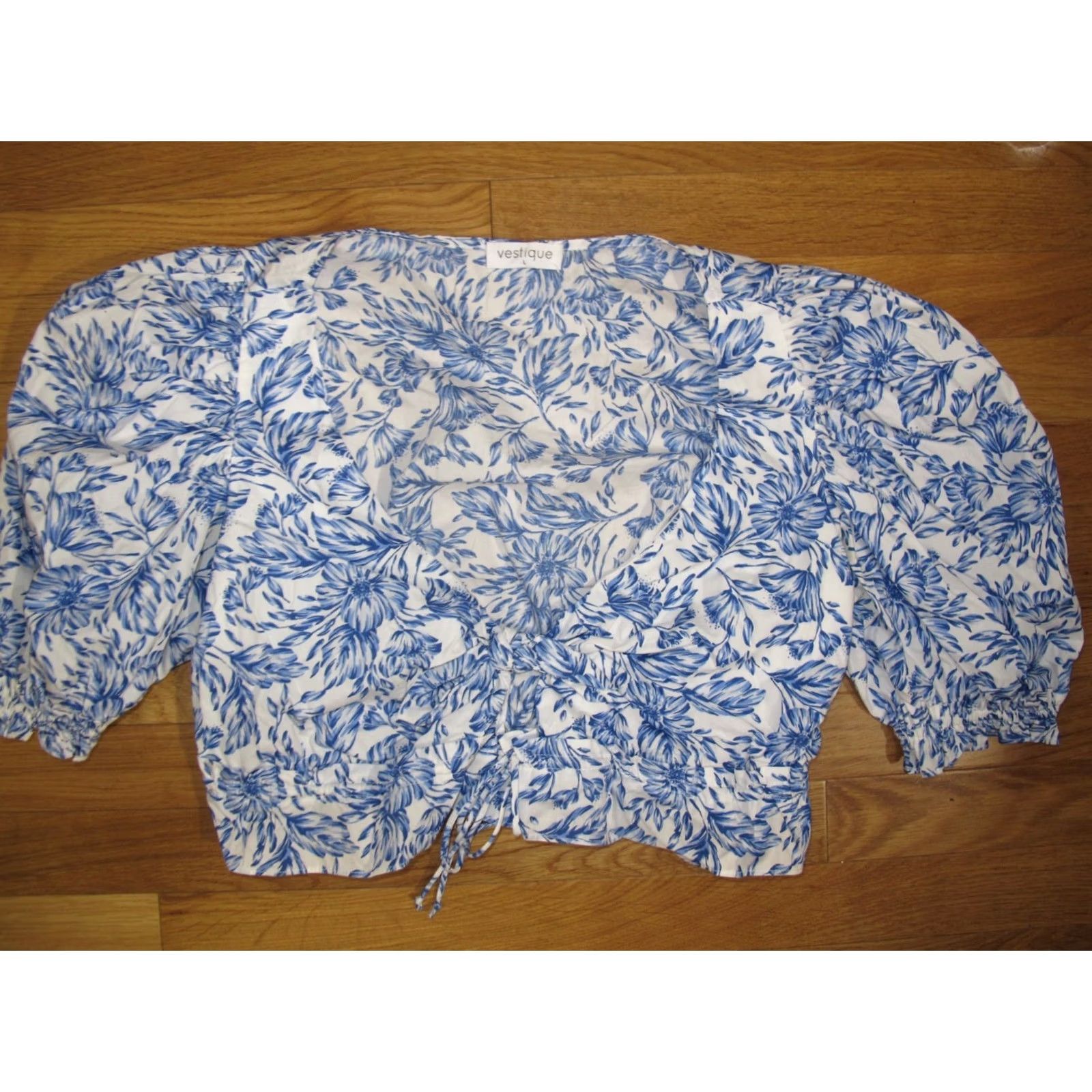 Vintage Vestique Crop Top Women's L Blue White Floral 100% Cotton Puff Sleeve Tie Front Shirt Cropped Blouse Vintage No N/A Size L / US 10 / IT 46 - 6 Thumbnail