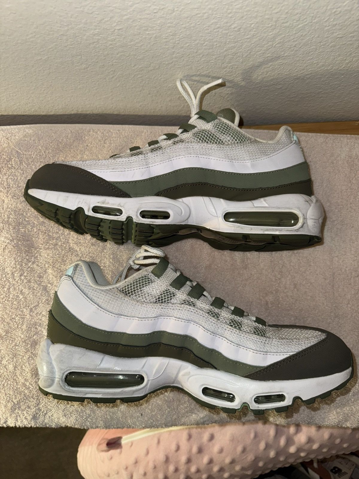 Nike Airmax 95 white oil green Size US 11.5 / EU 44-45 - 2 Thumbnail