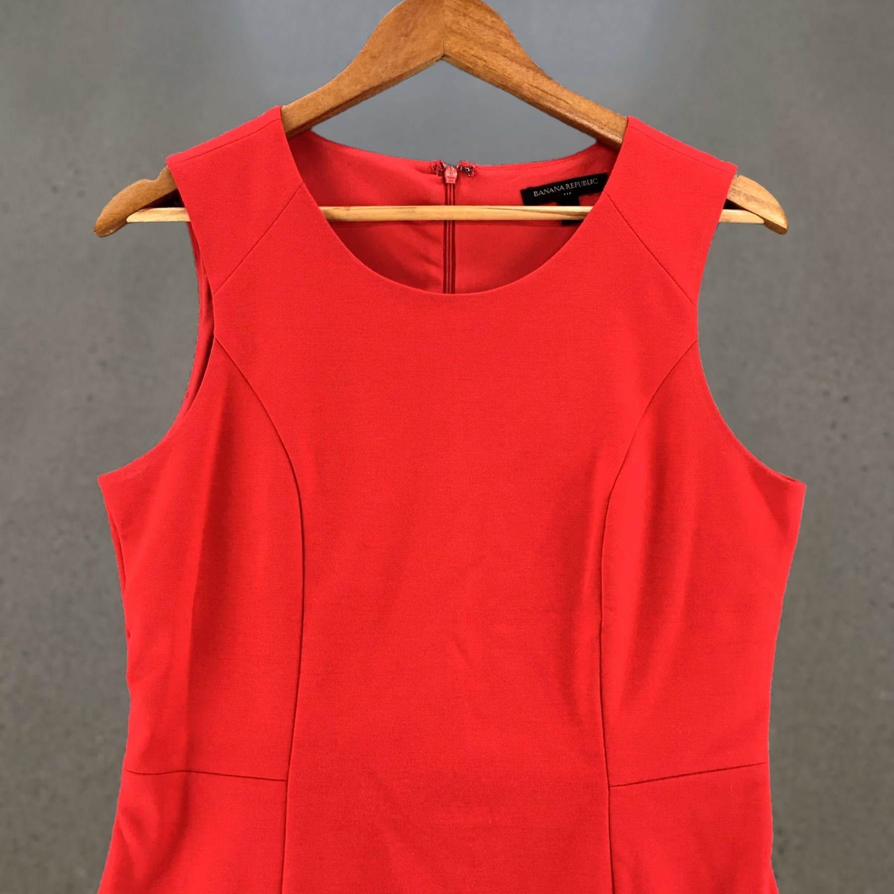 Banana Republic VINTAGE Banana Republic Sheath Dress Womens 8 Red Sleeveless Zipper Slit Round Neck Size M / US 6-8 / IT 42-44 - 1 Thumbnail
